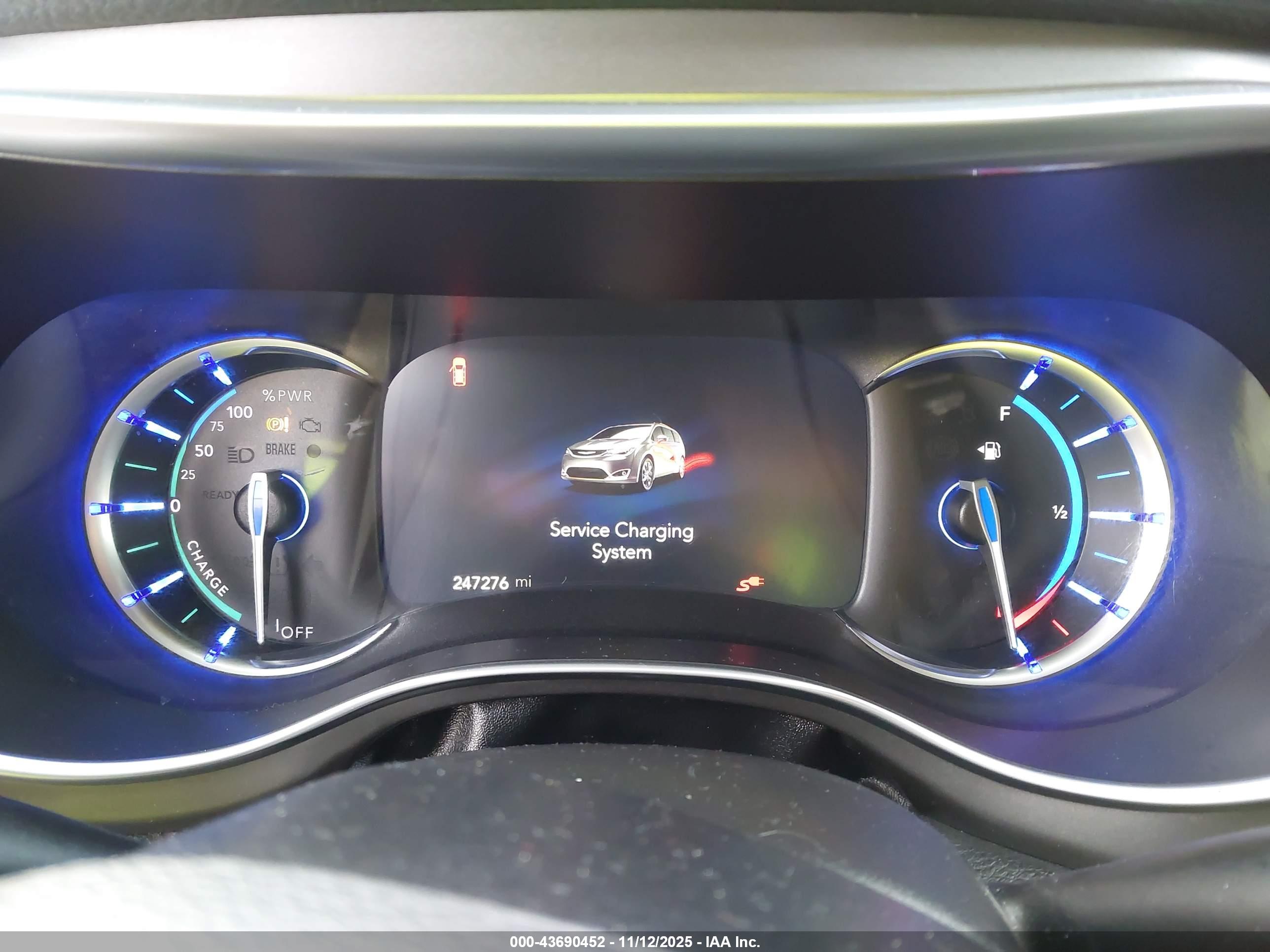 CHRYSLER PACIFICA image 7