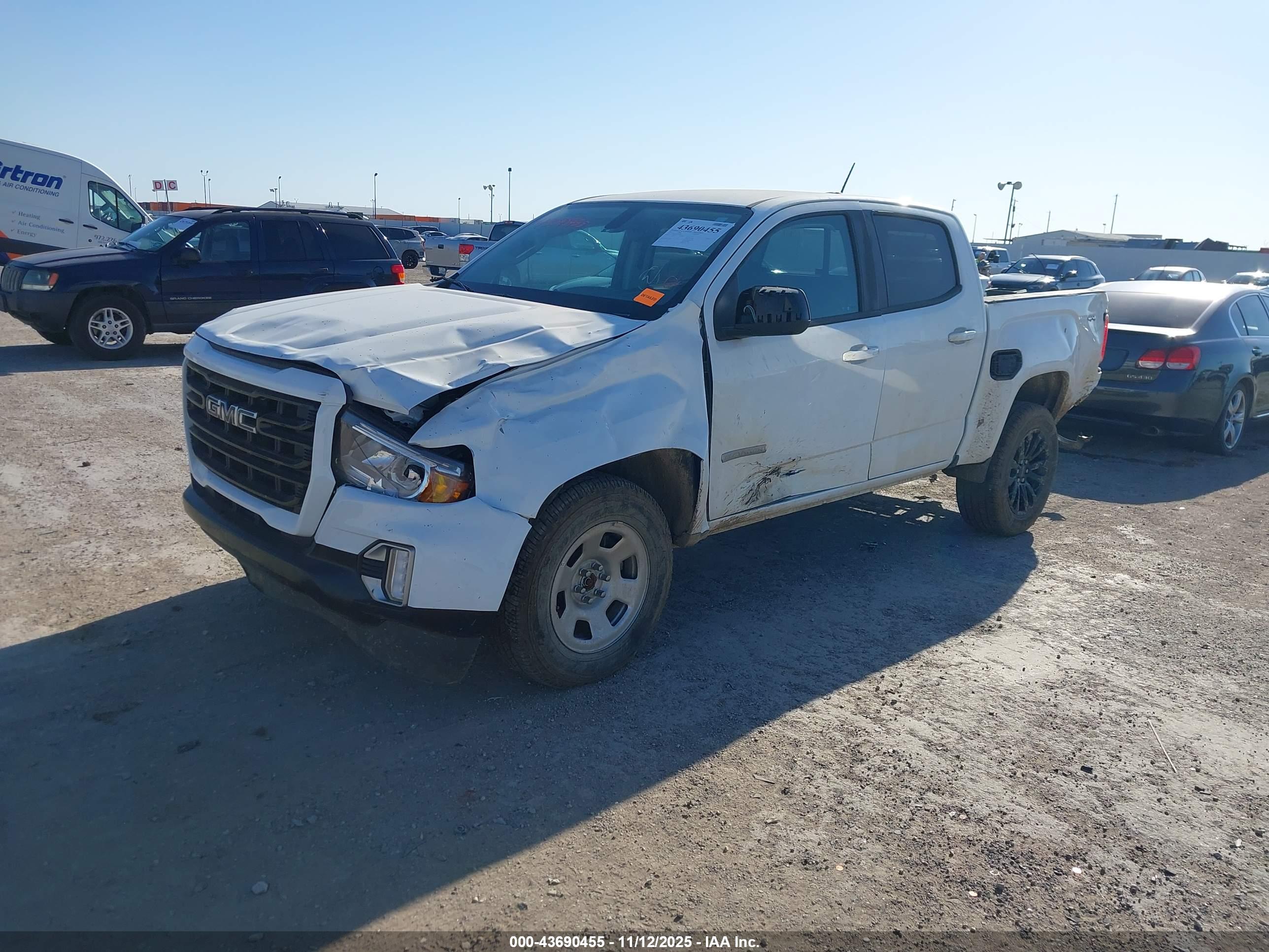 GMC CANYON image 2