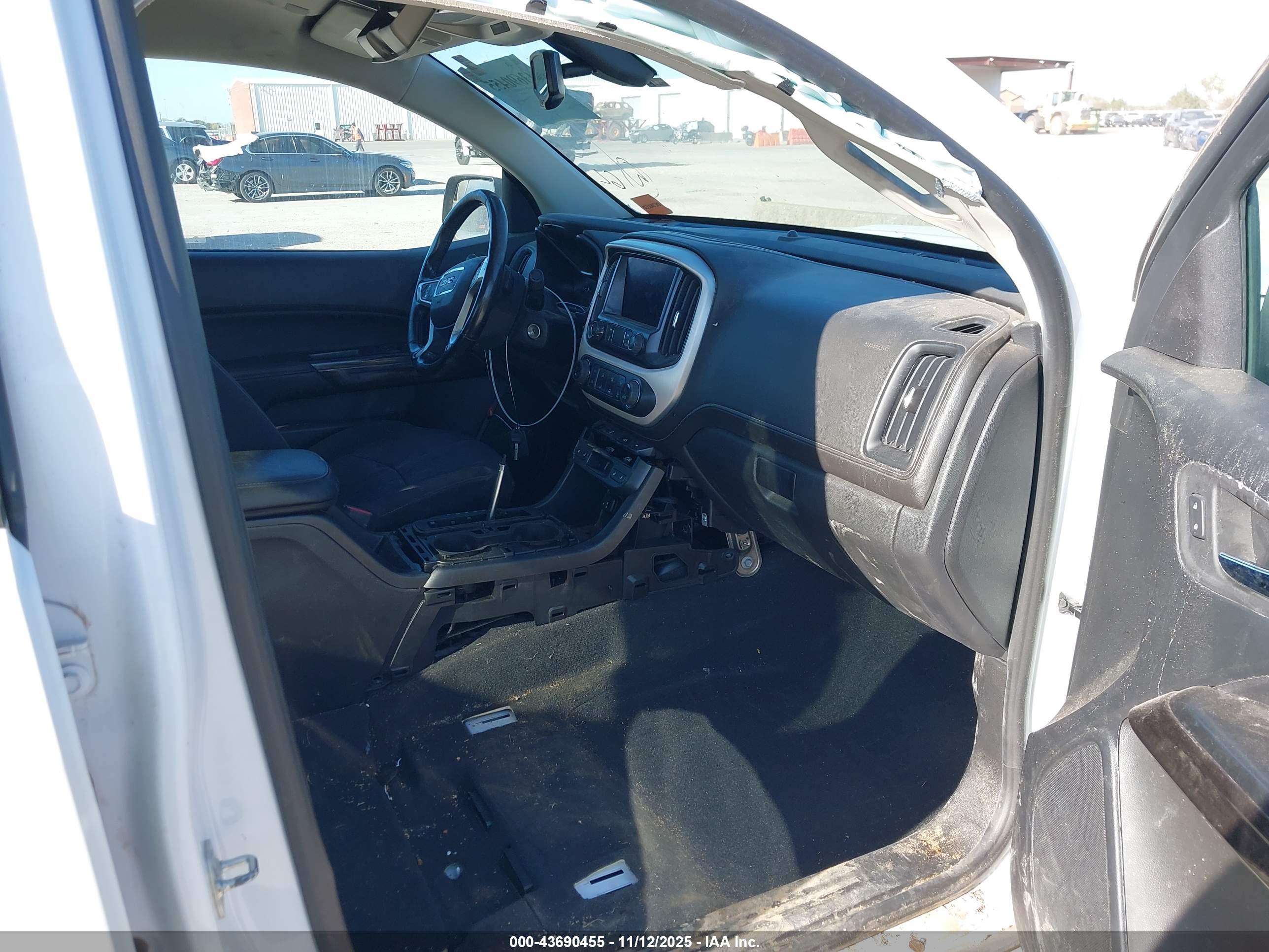 GMC CANYON image 5