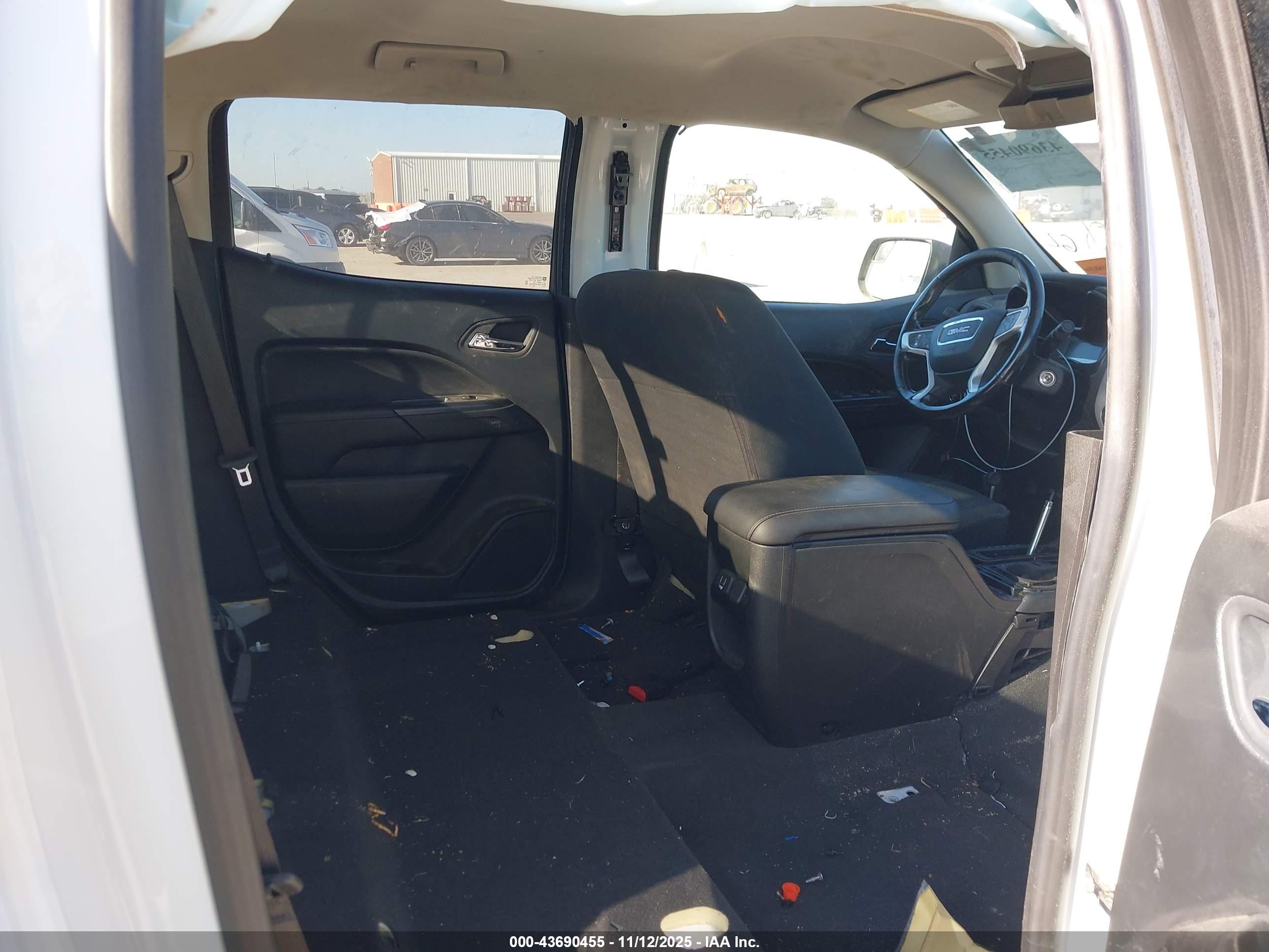 GMC CANYON image 8