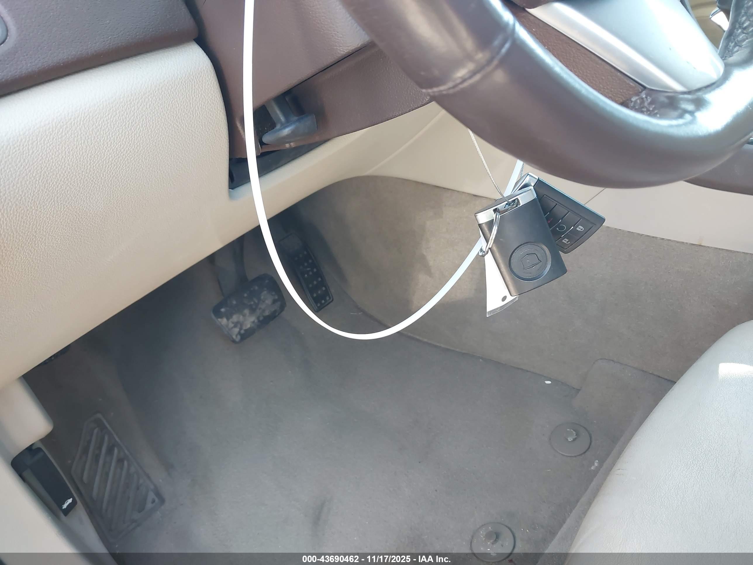 CADILLAC SRX image 11