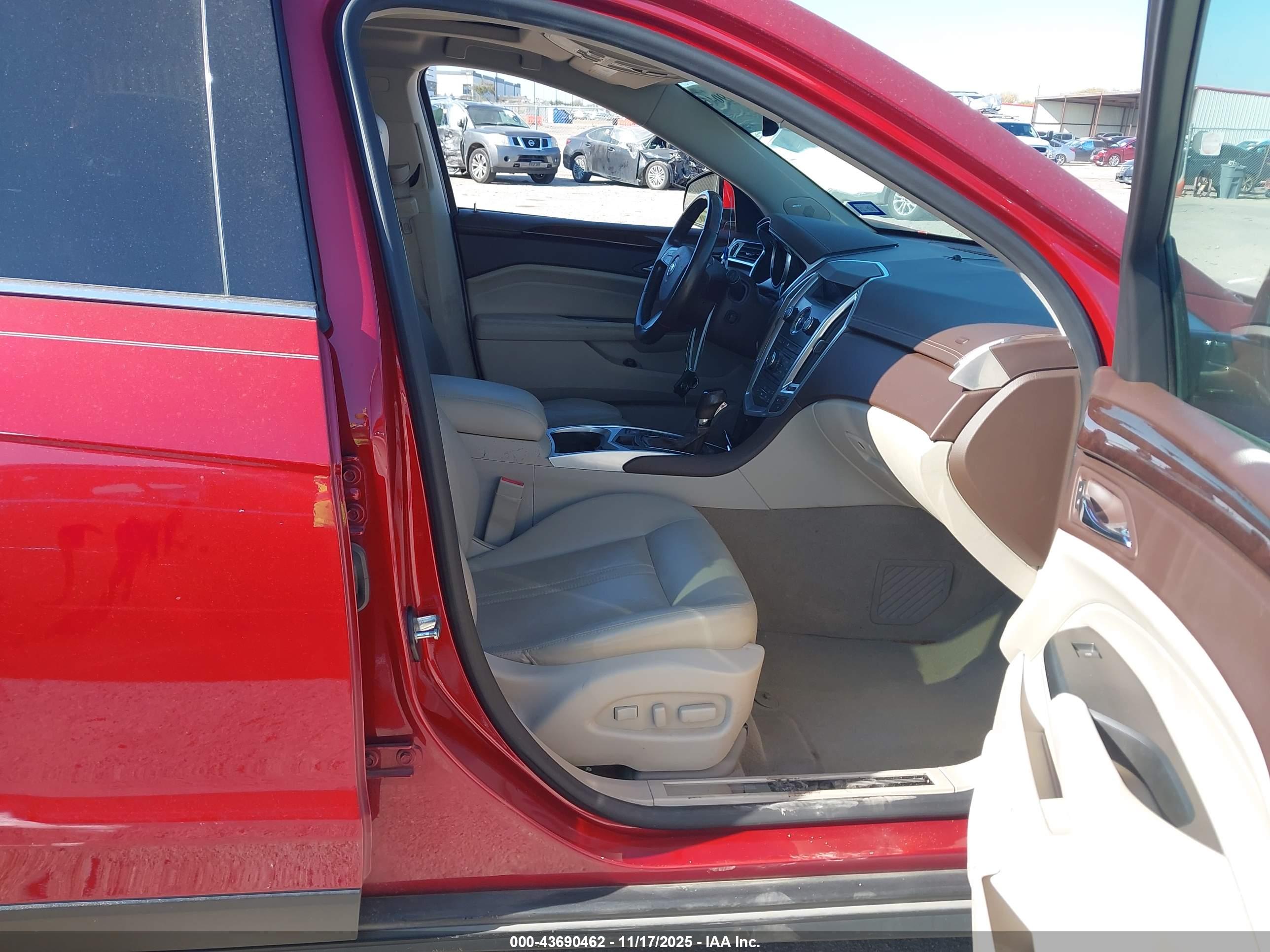 CADILLAC SRX image 5