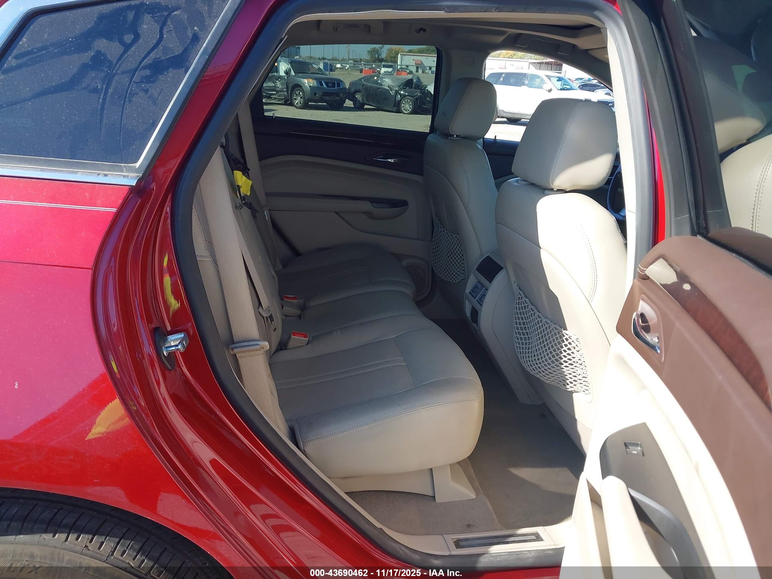 CADILLAC SRX image 8
