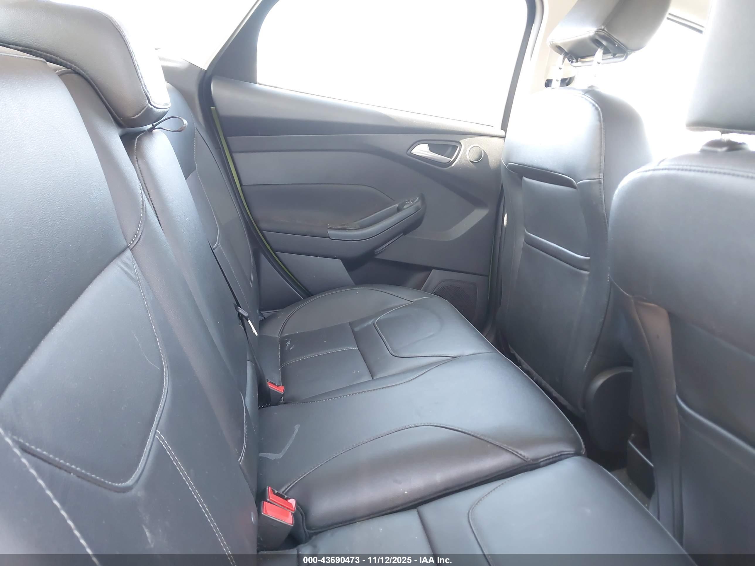 FORD FOCUS image 8