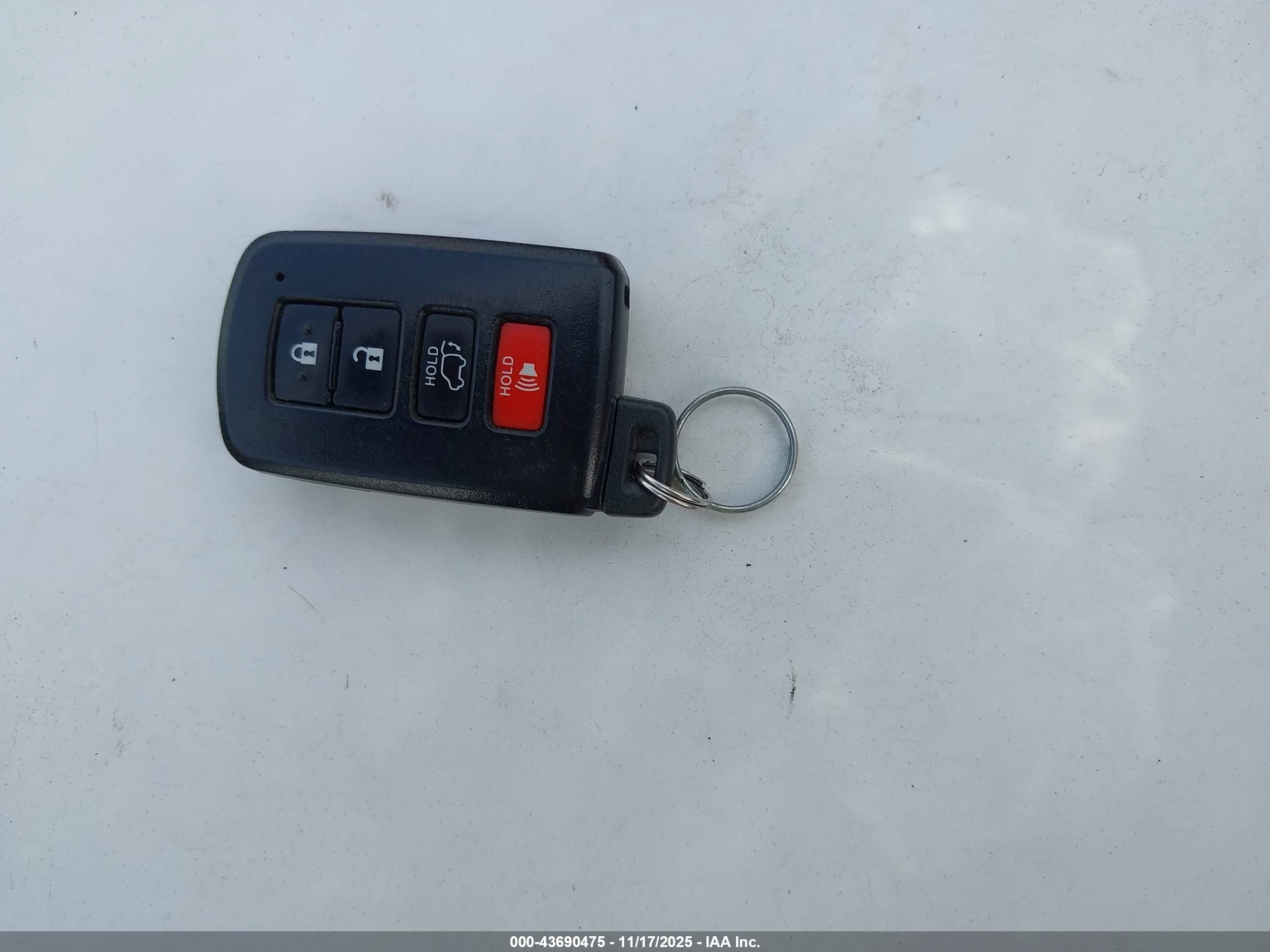 TOYOTA RAV4 image 11