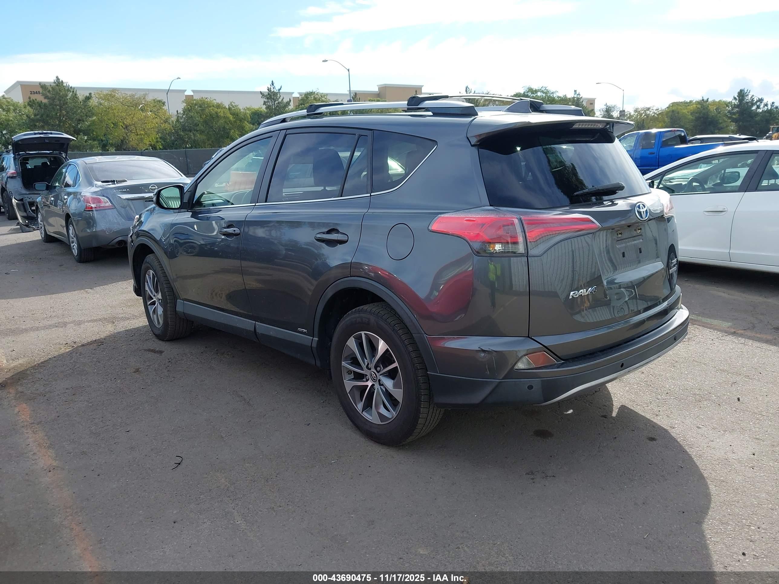 TOYOTA RAV4 image 3
