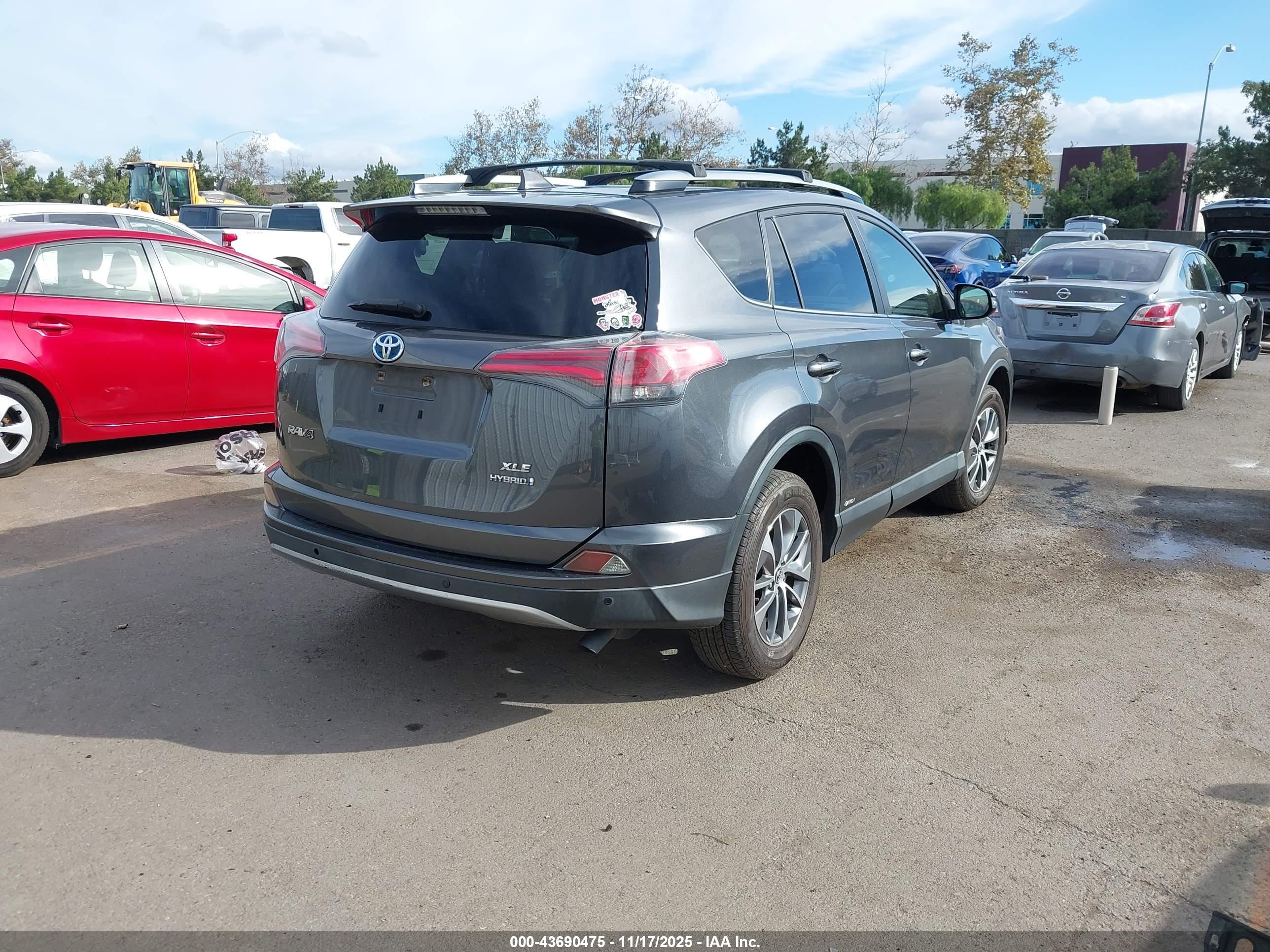 TOYOTA RAV4 image 4