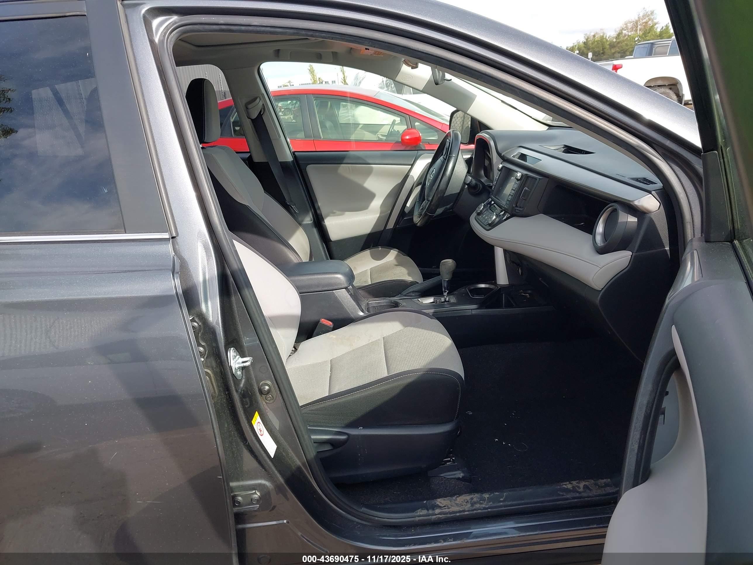 TOYOTA RAV4 image 5