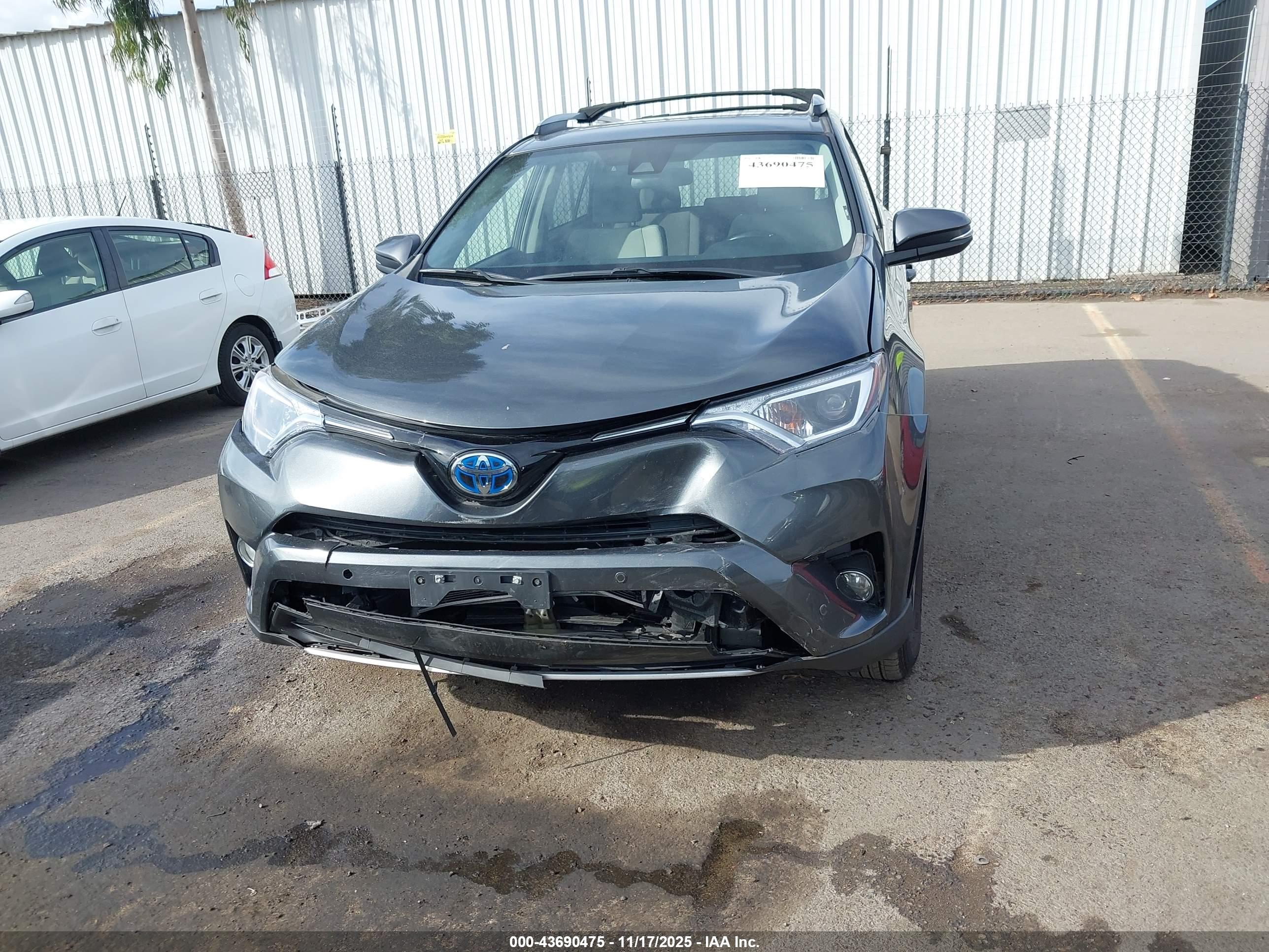 TOYOTA RAV4 image 6
