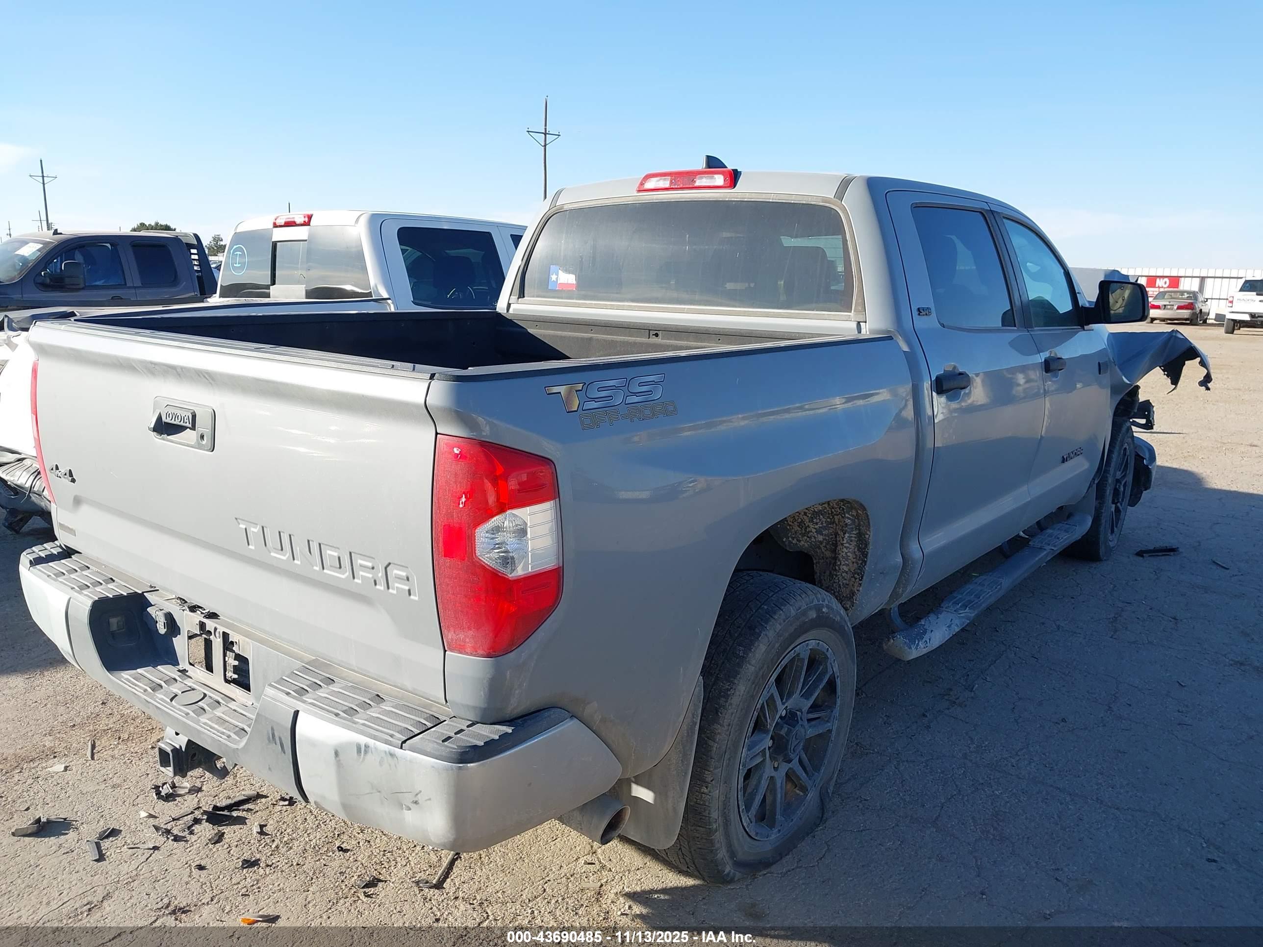 TOYOTA TUNDRA image 4