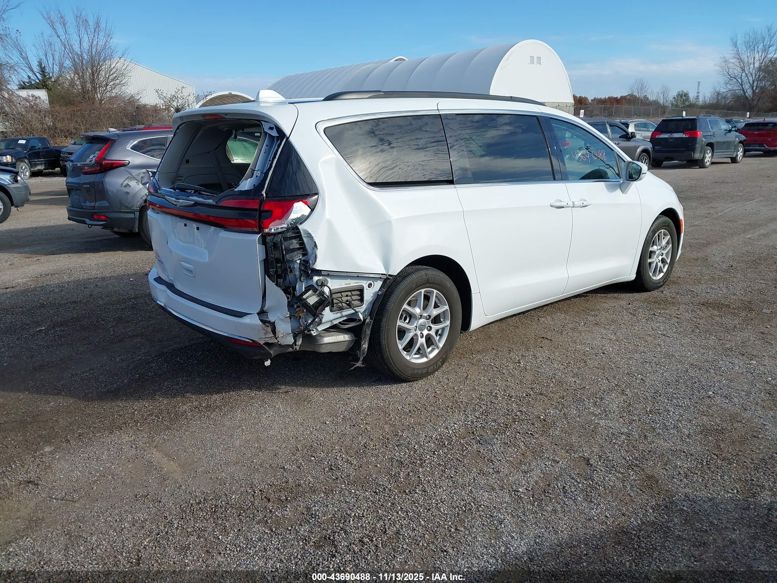 CHRYSLER PACIFICA image 4