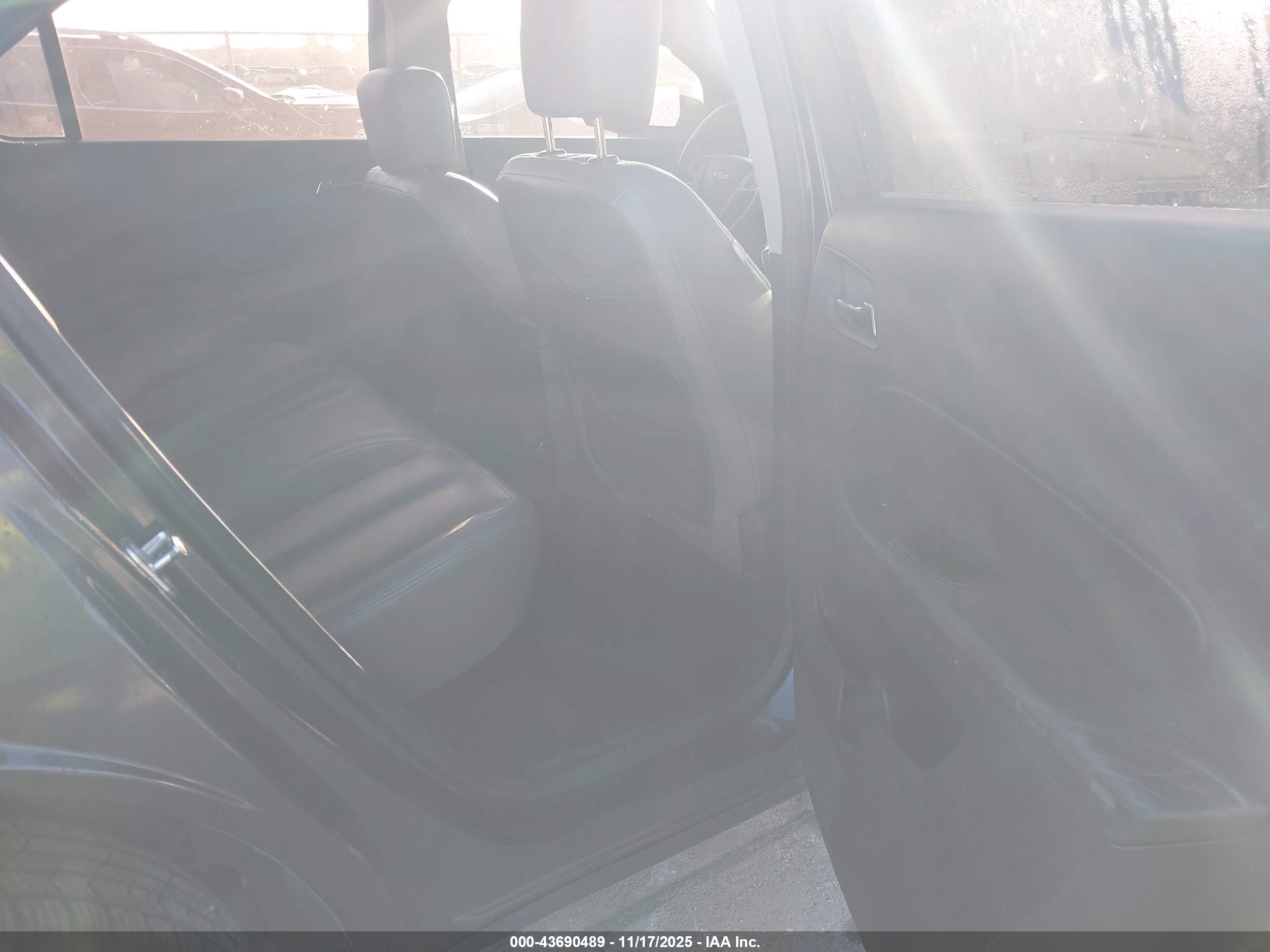 CHEVROLET EQUINOX image 8