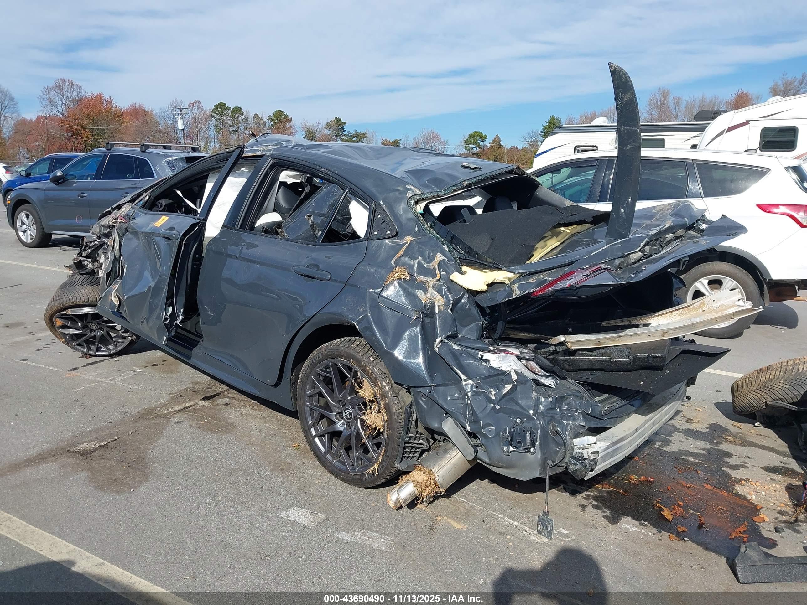 TOYOTA CAMRY image 3