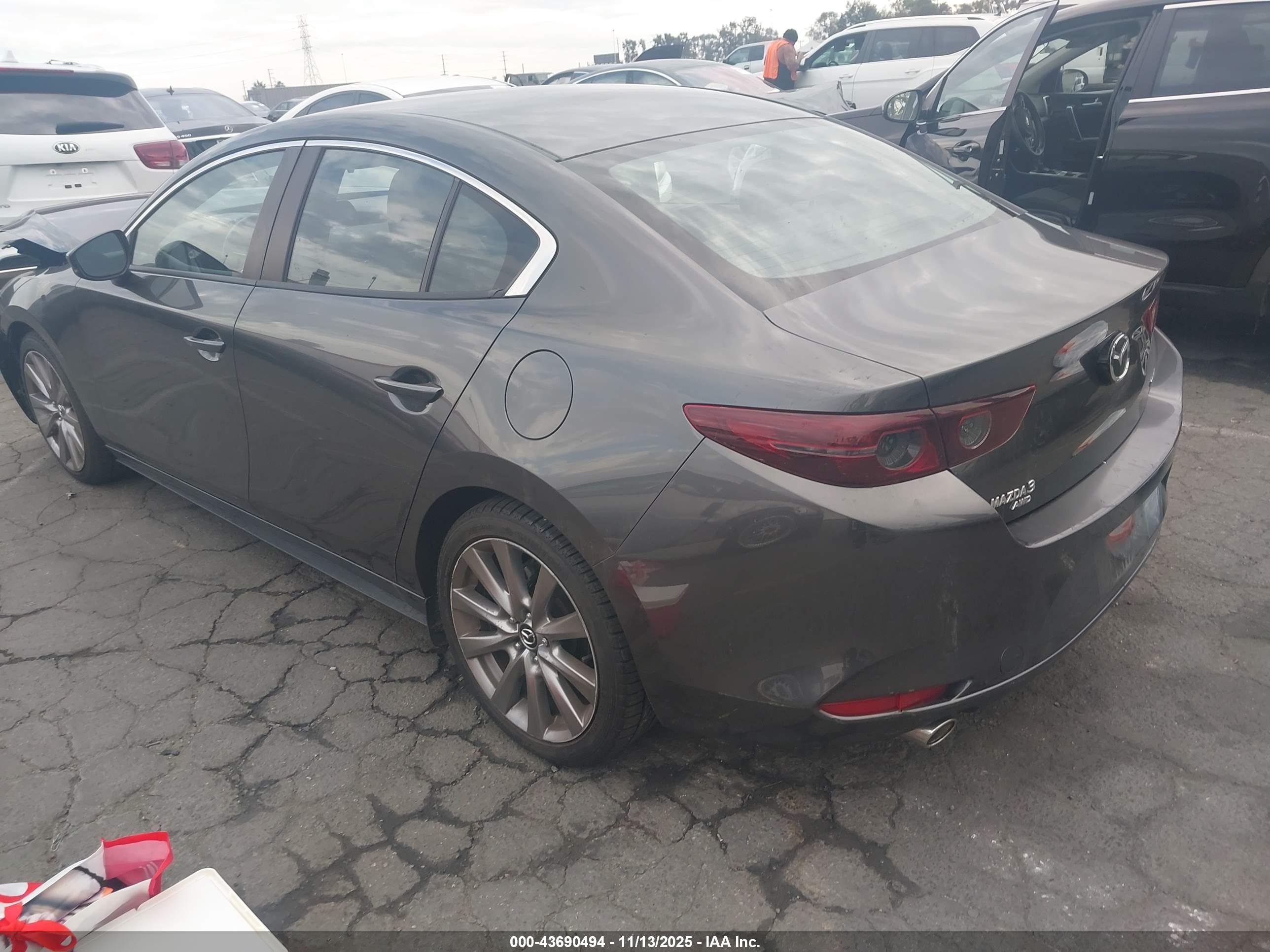 MAZDA MAZDA3 image 3