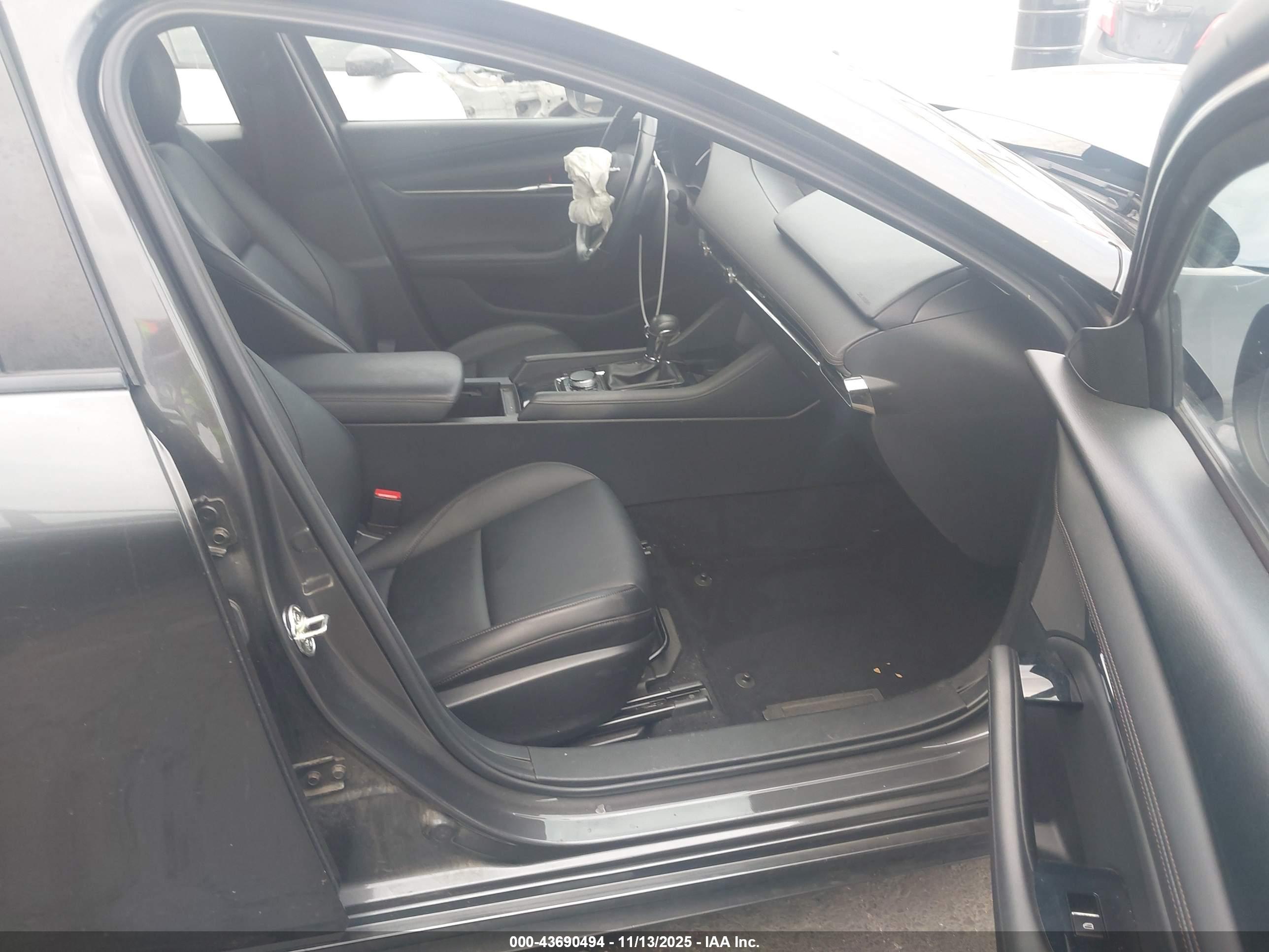 MAZDA MAZDA3 image 5