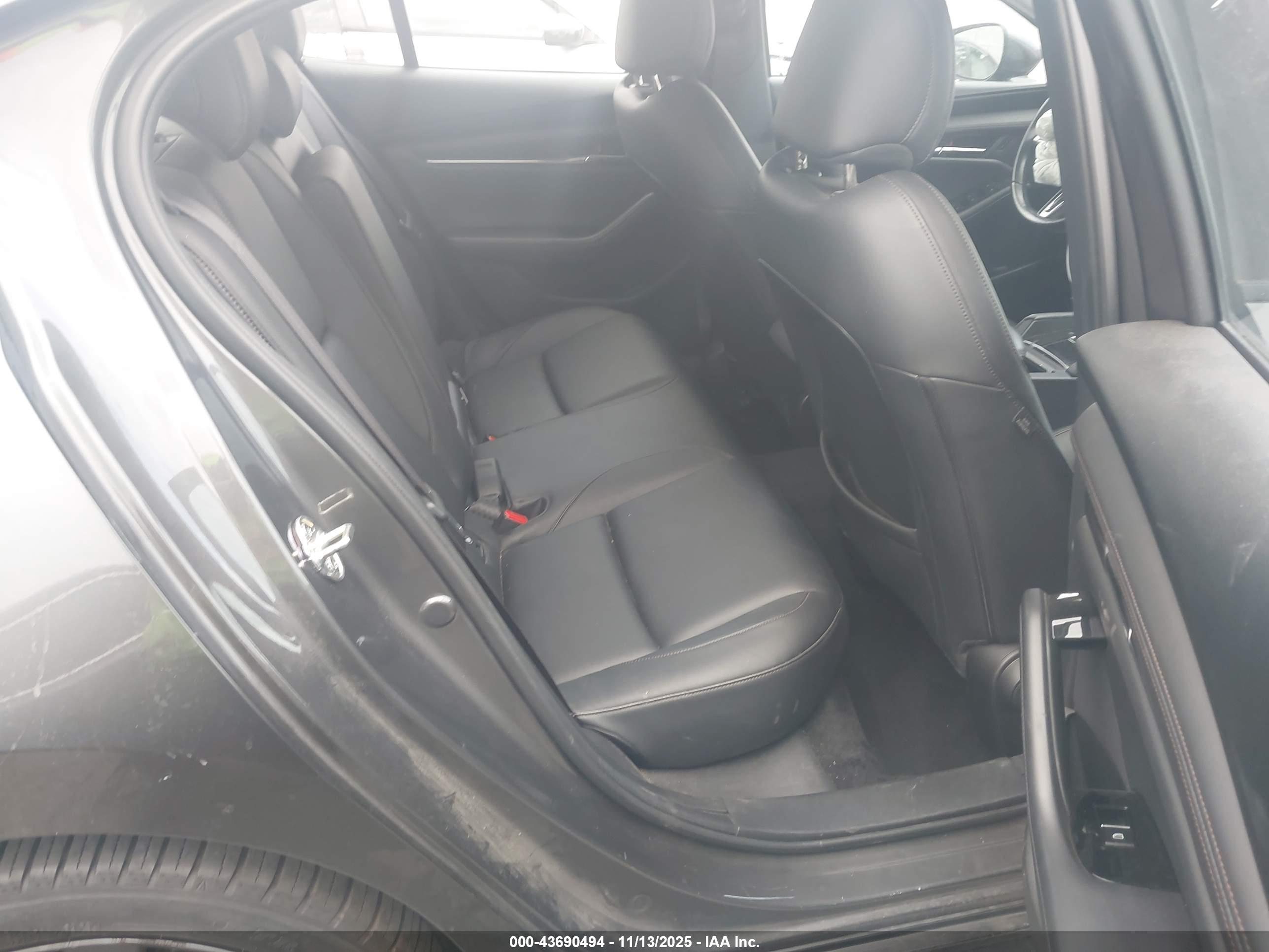 MAZDA MAZDA3 image 8