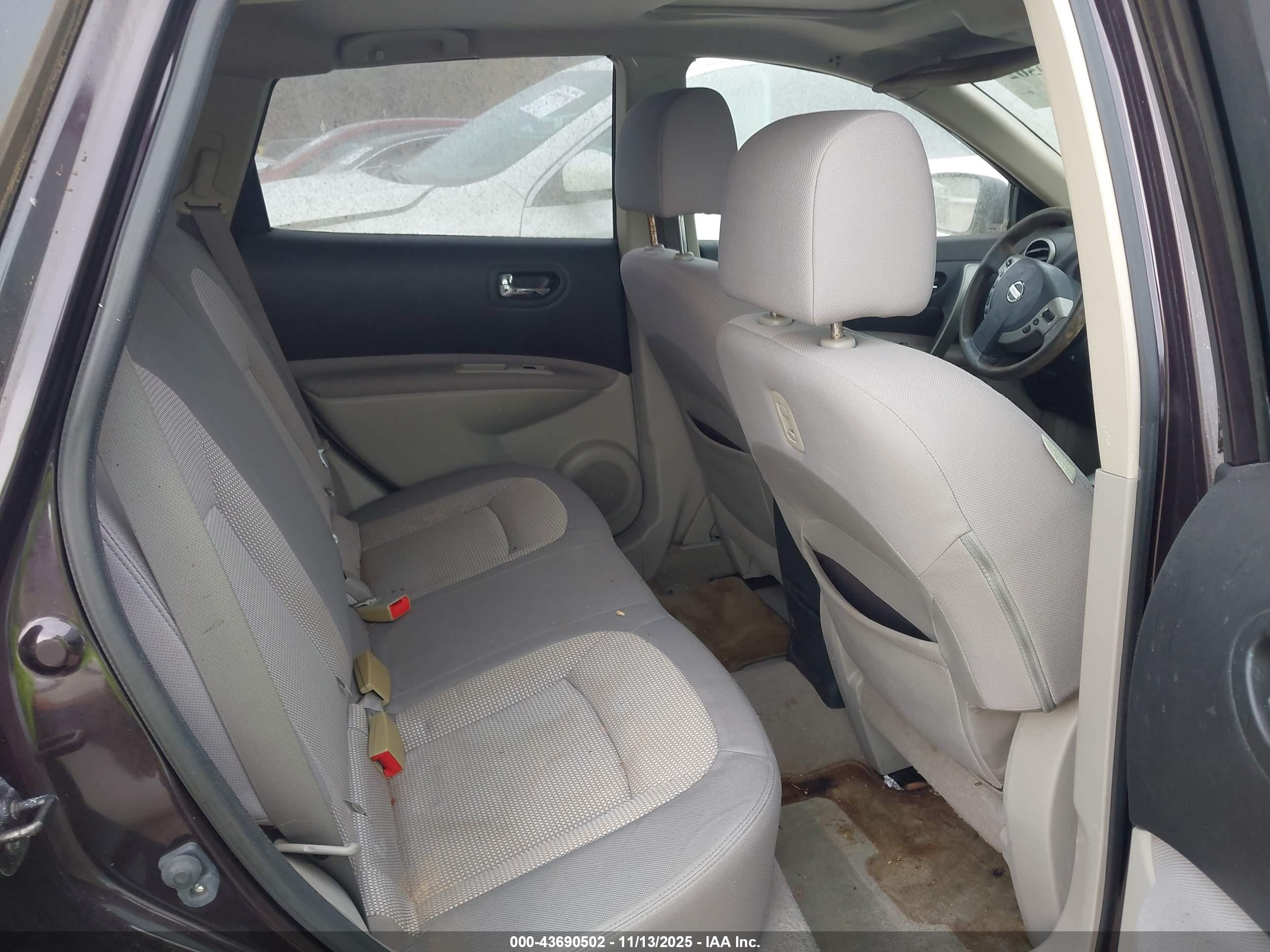 NISSAN ROGUE image 8