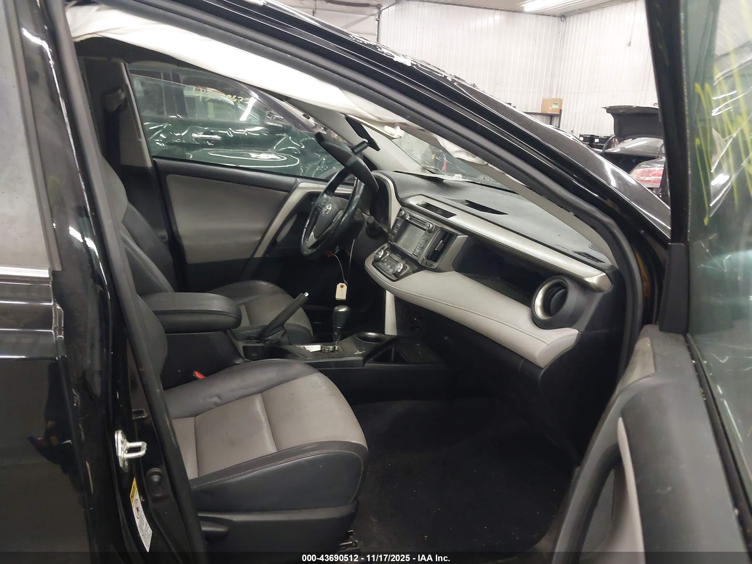TOYOTA RAV4 image 5