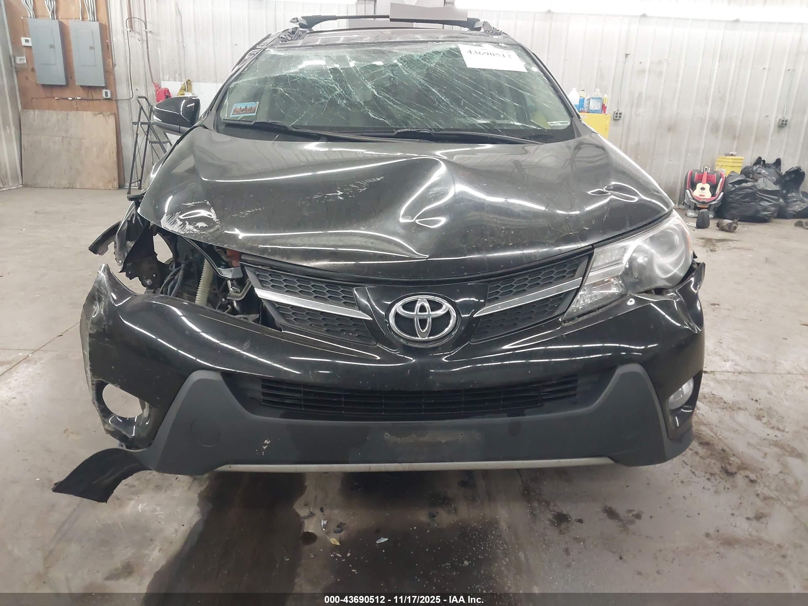 TOYOTA RAV4 image 6