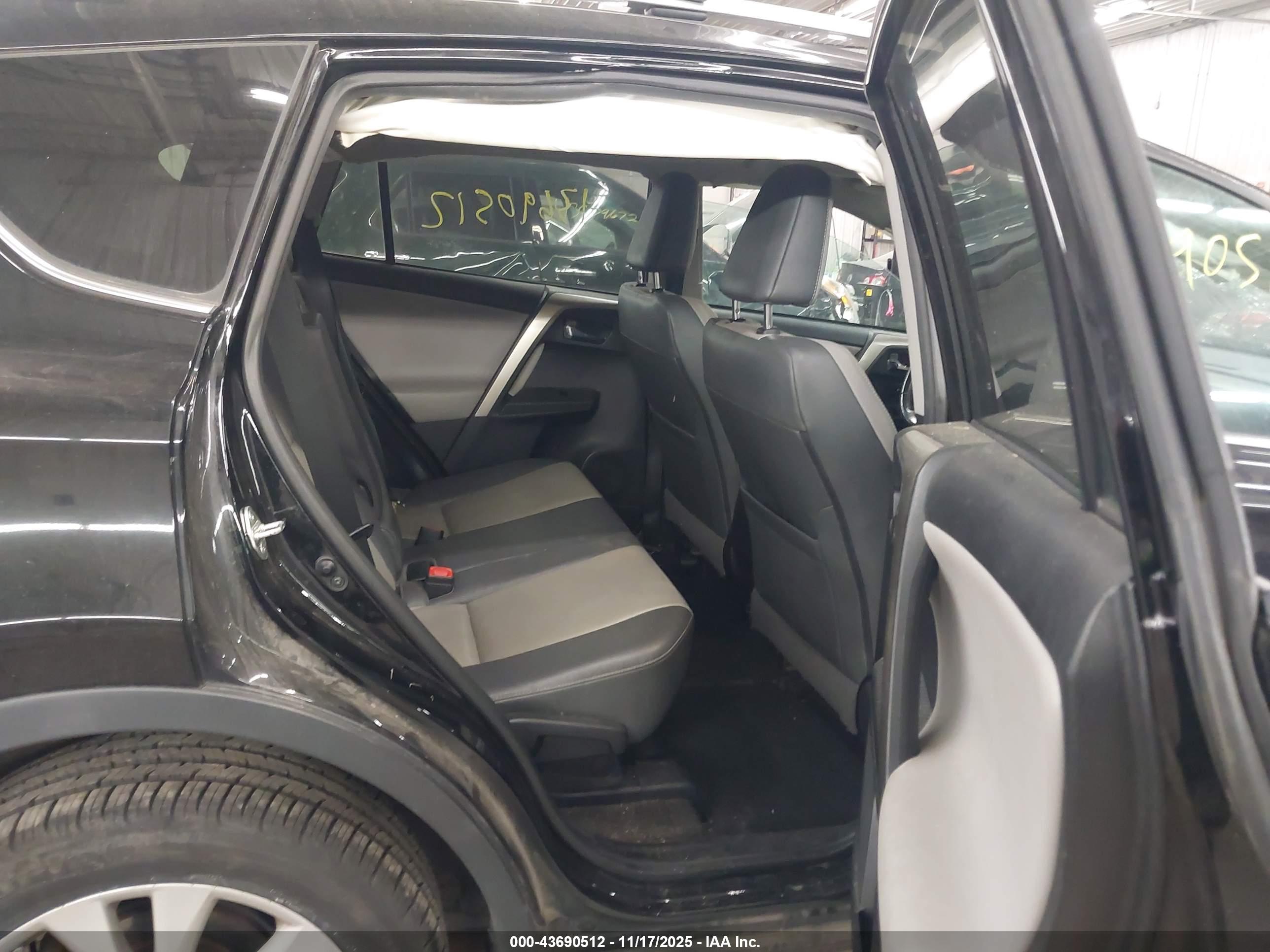 TOYOTA RAV4 image 8