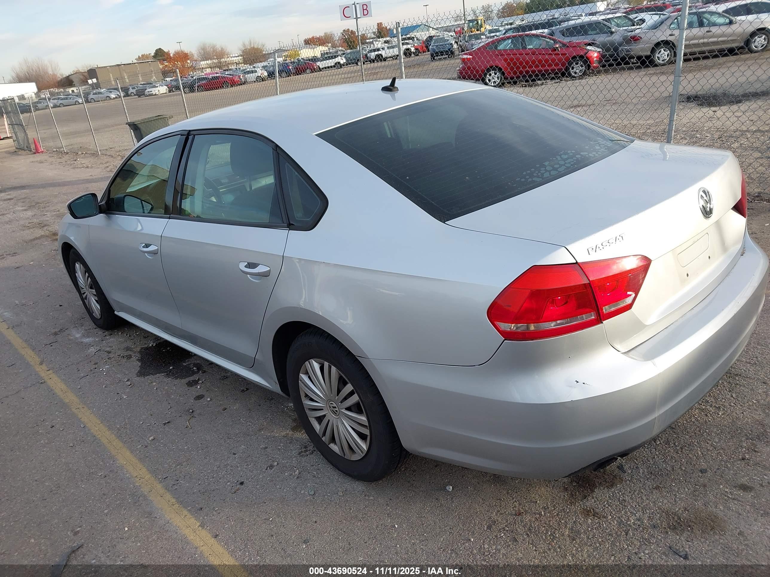 VOLKSWAGEN PASSAT image 3