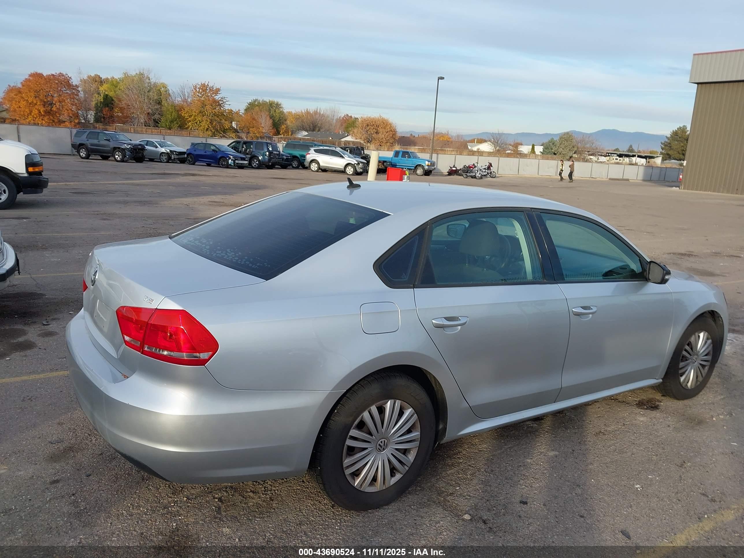 VOLKSWAGEN PASSAT image 4