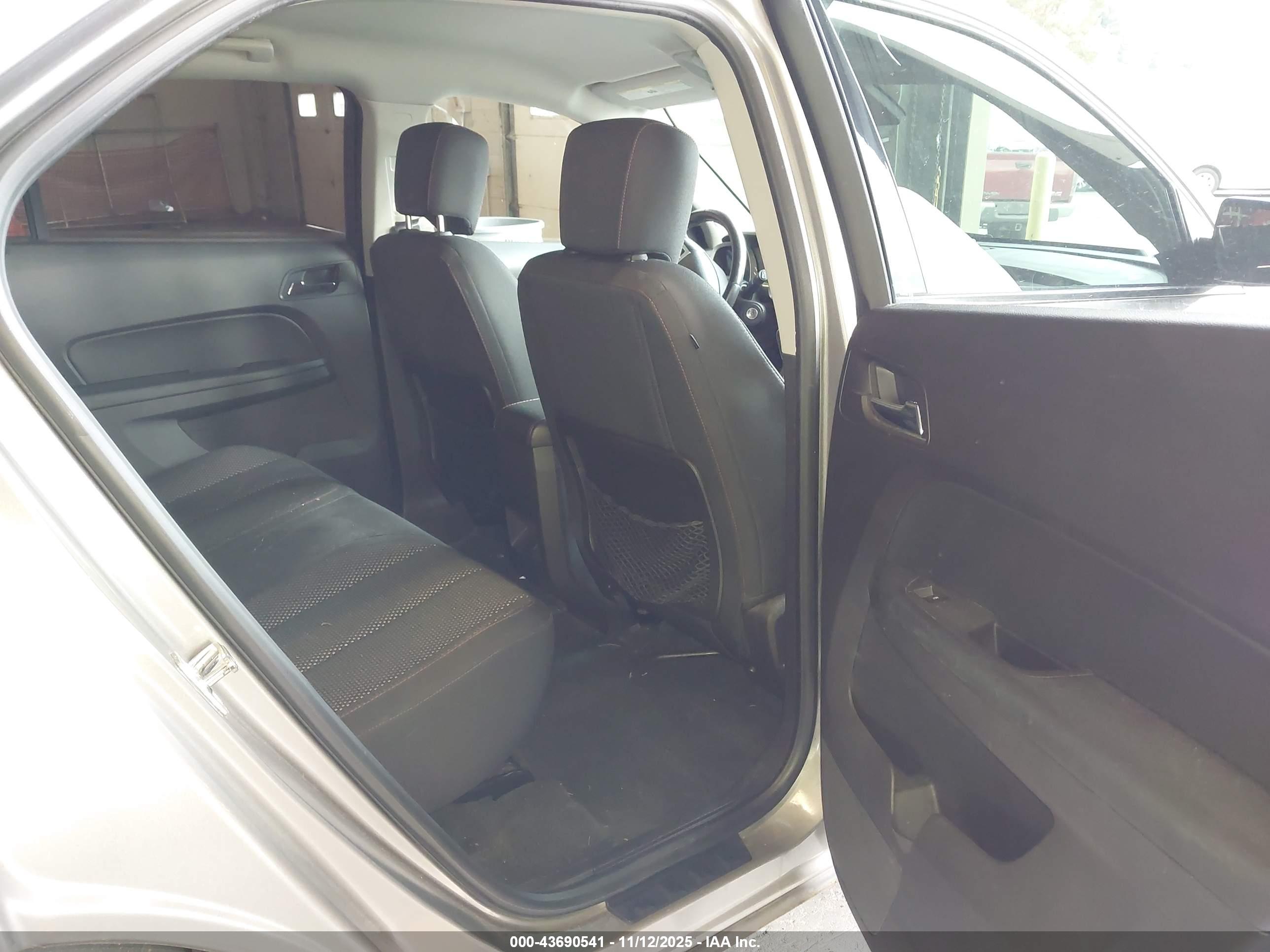 CHEVROLET EQUINOX image 8