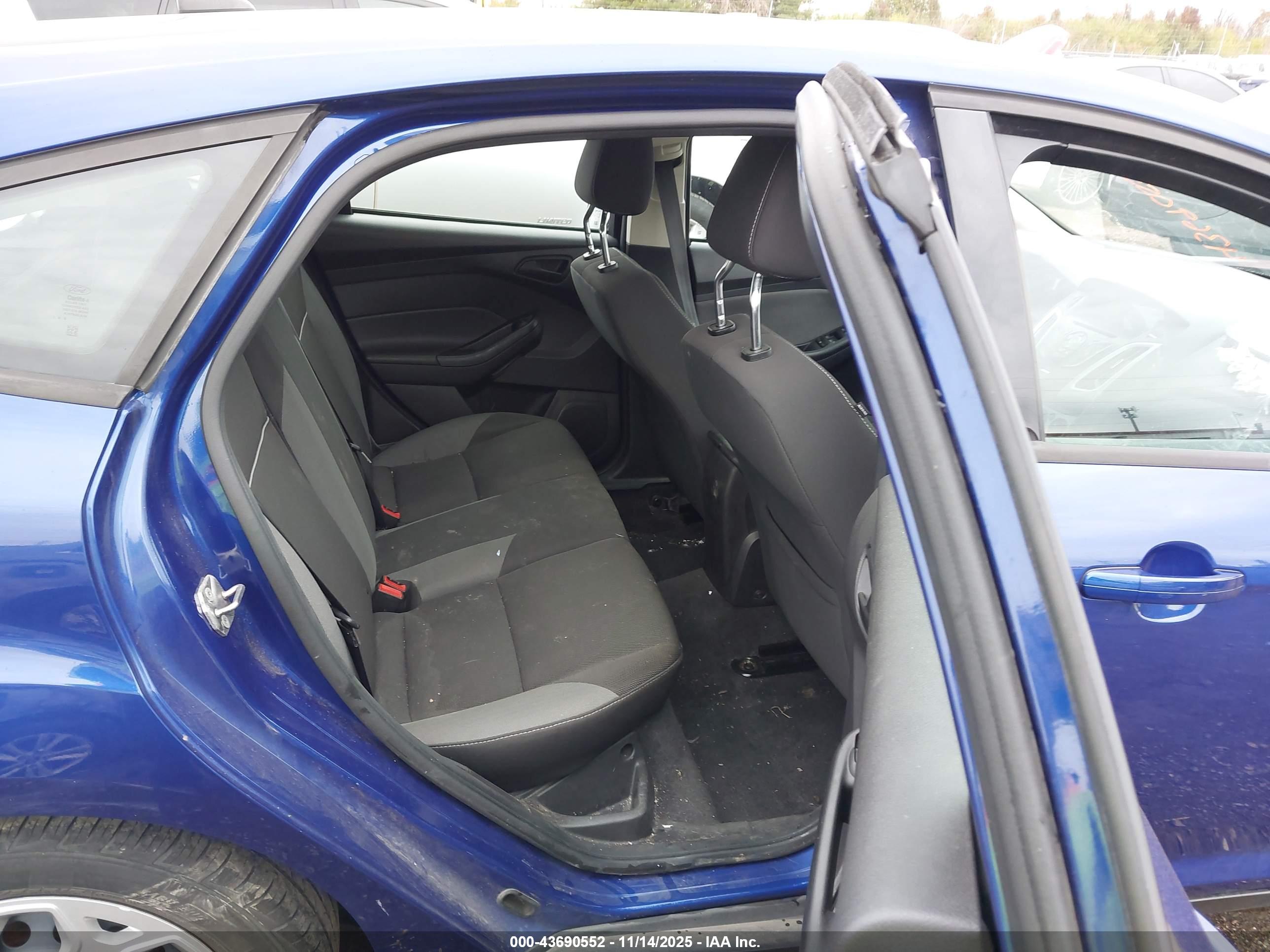 FORD FOCUS image 8