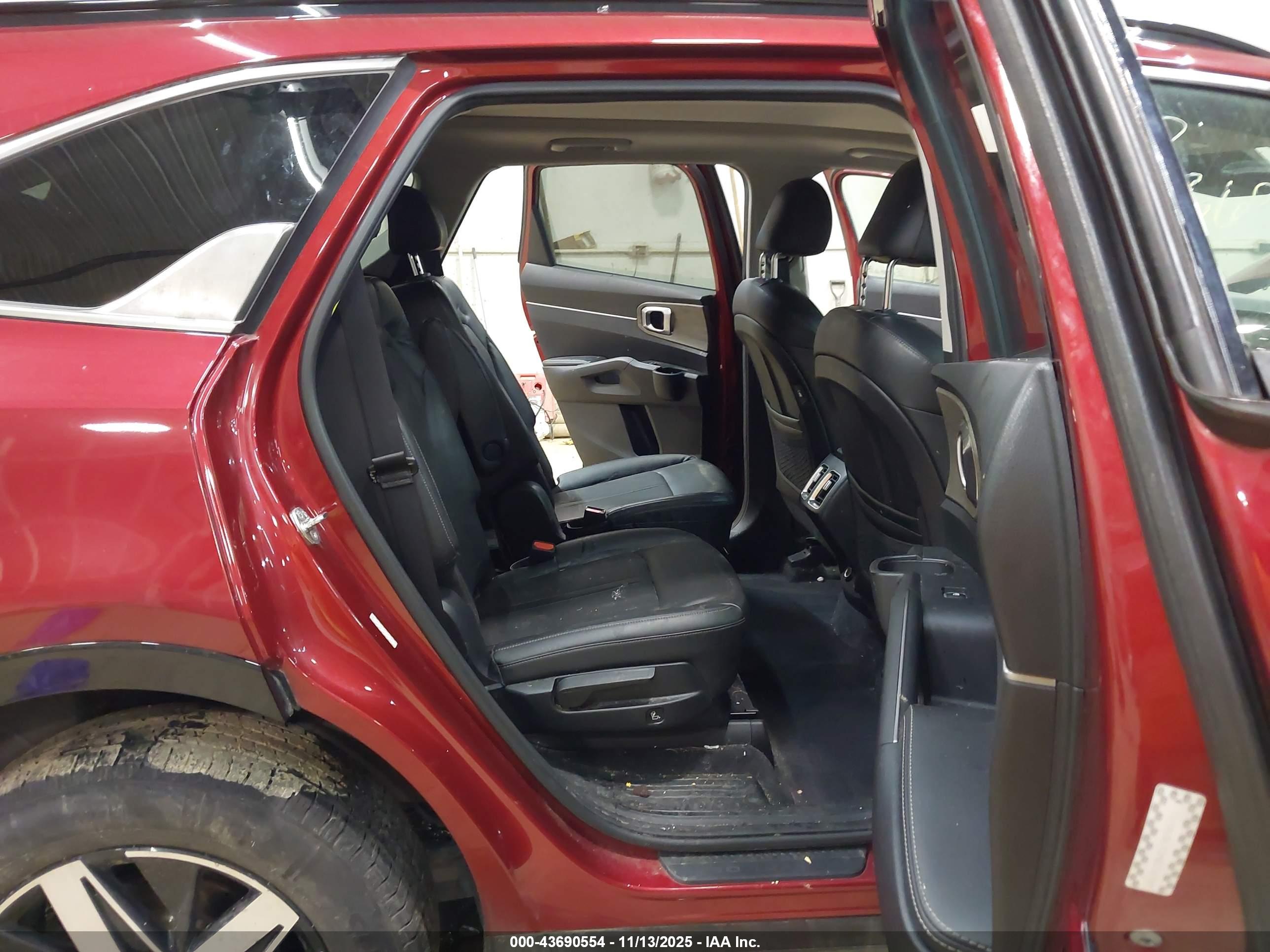 KIA SORENTO image 8