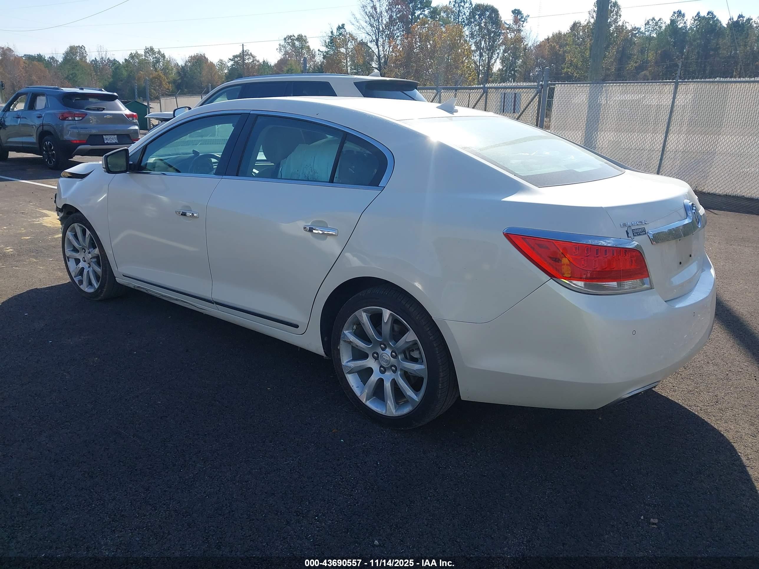 BUICK LACROSSE image 3