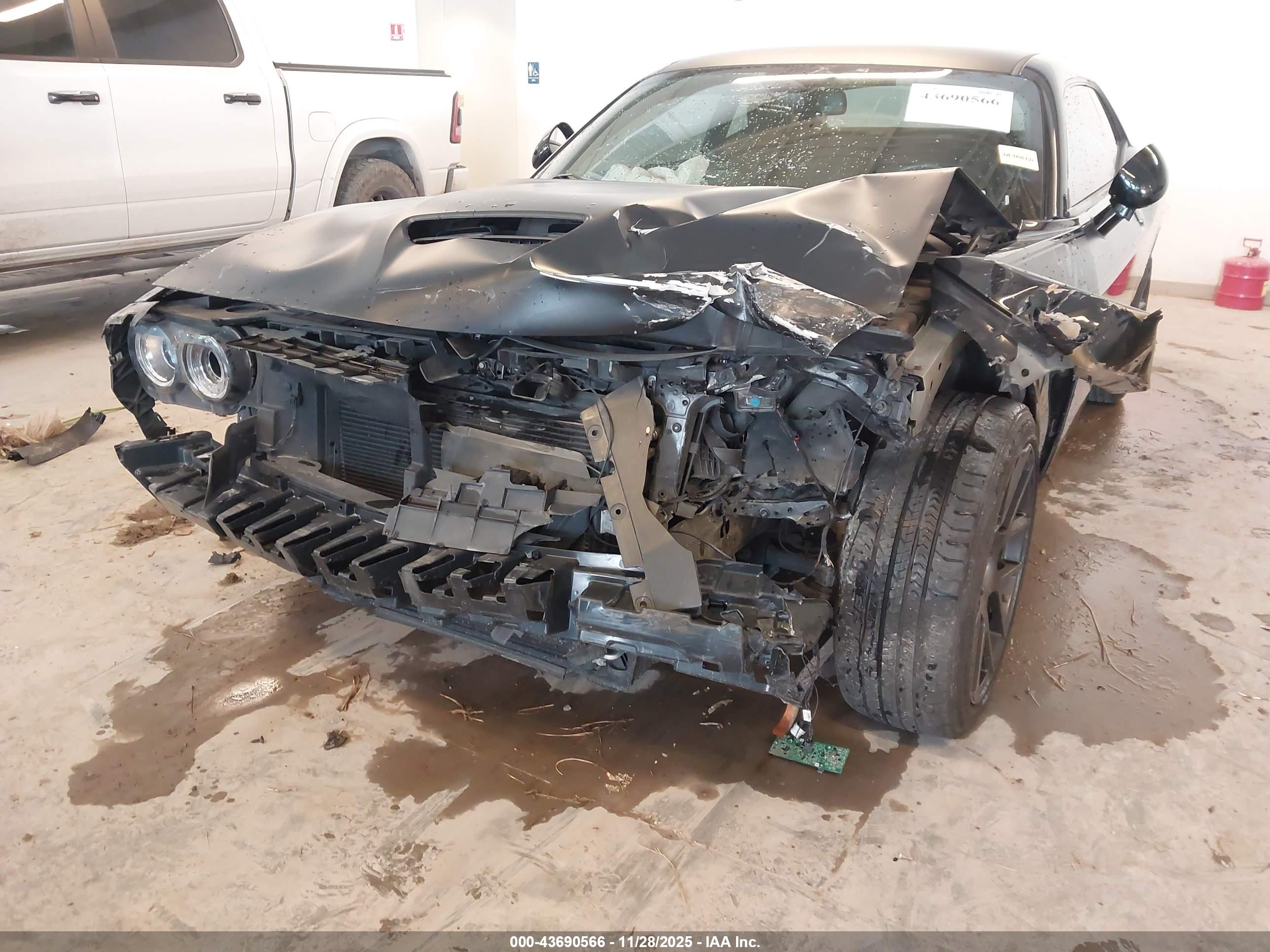 DODGE CHALLENGER image 6