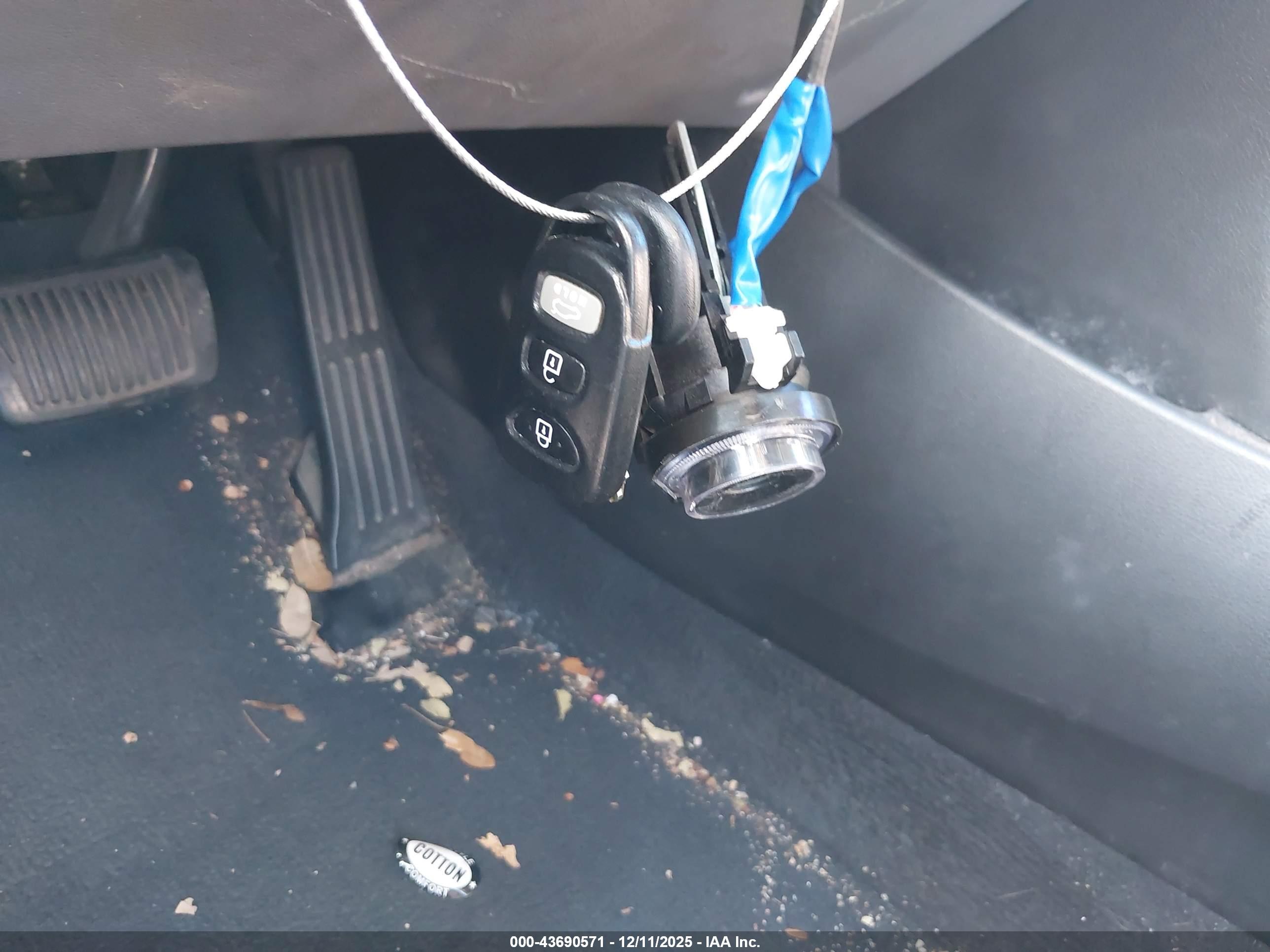 HYUNDAI ELANTRA image 11