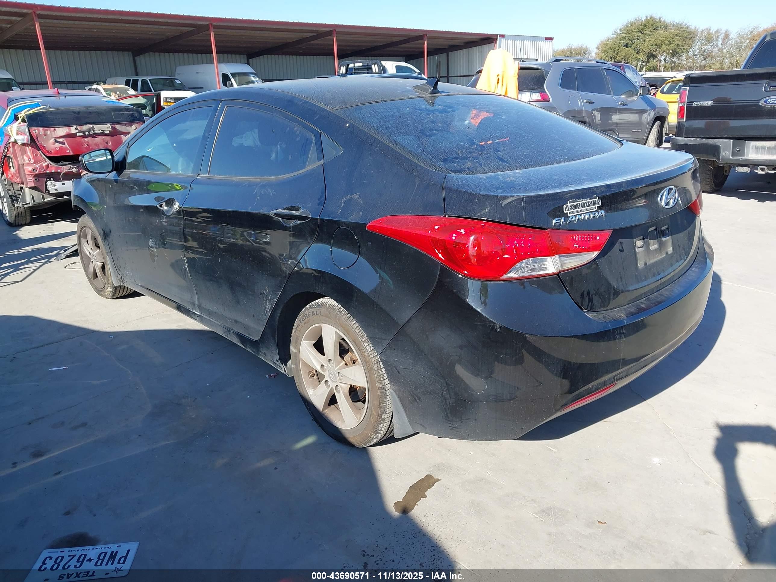 HYUNDAI ELANTRA image 3