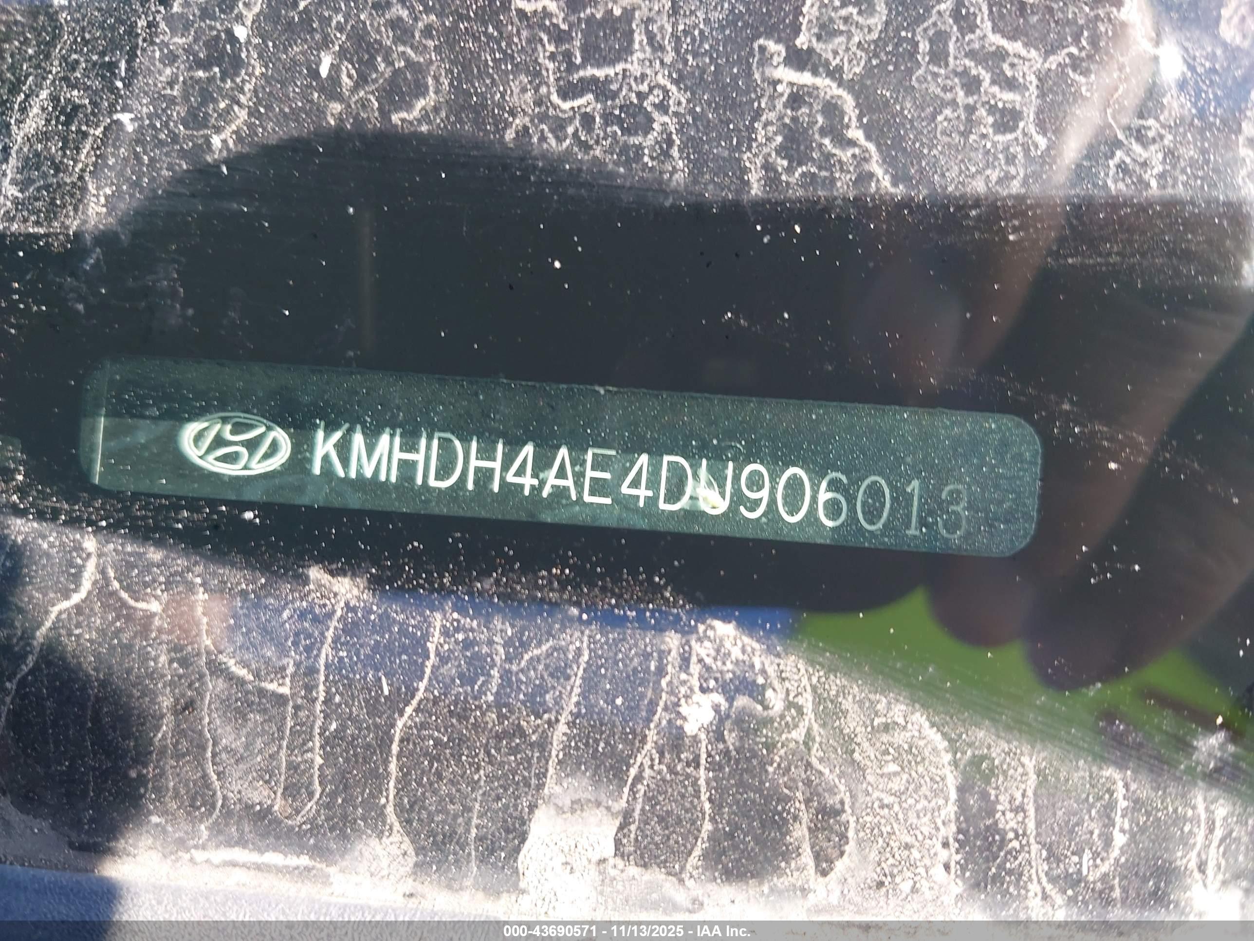 HYUNDAI ELANTRA image 9