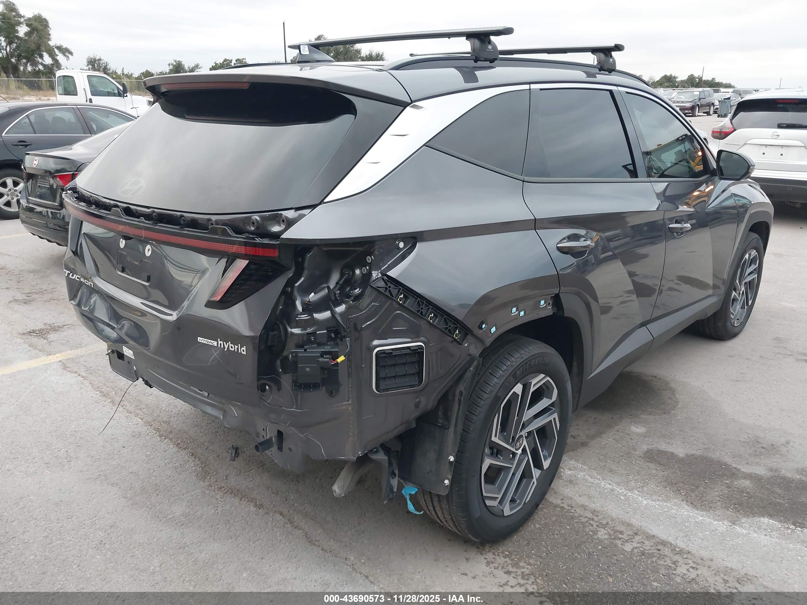 HYUNDAI TUCSON image 4