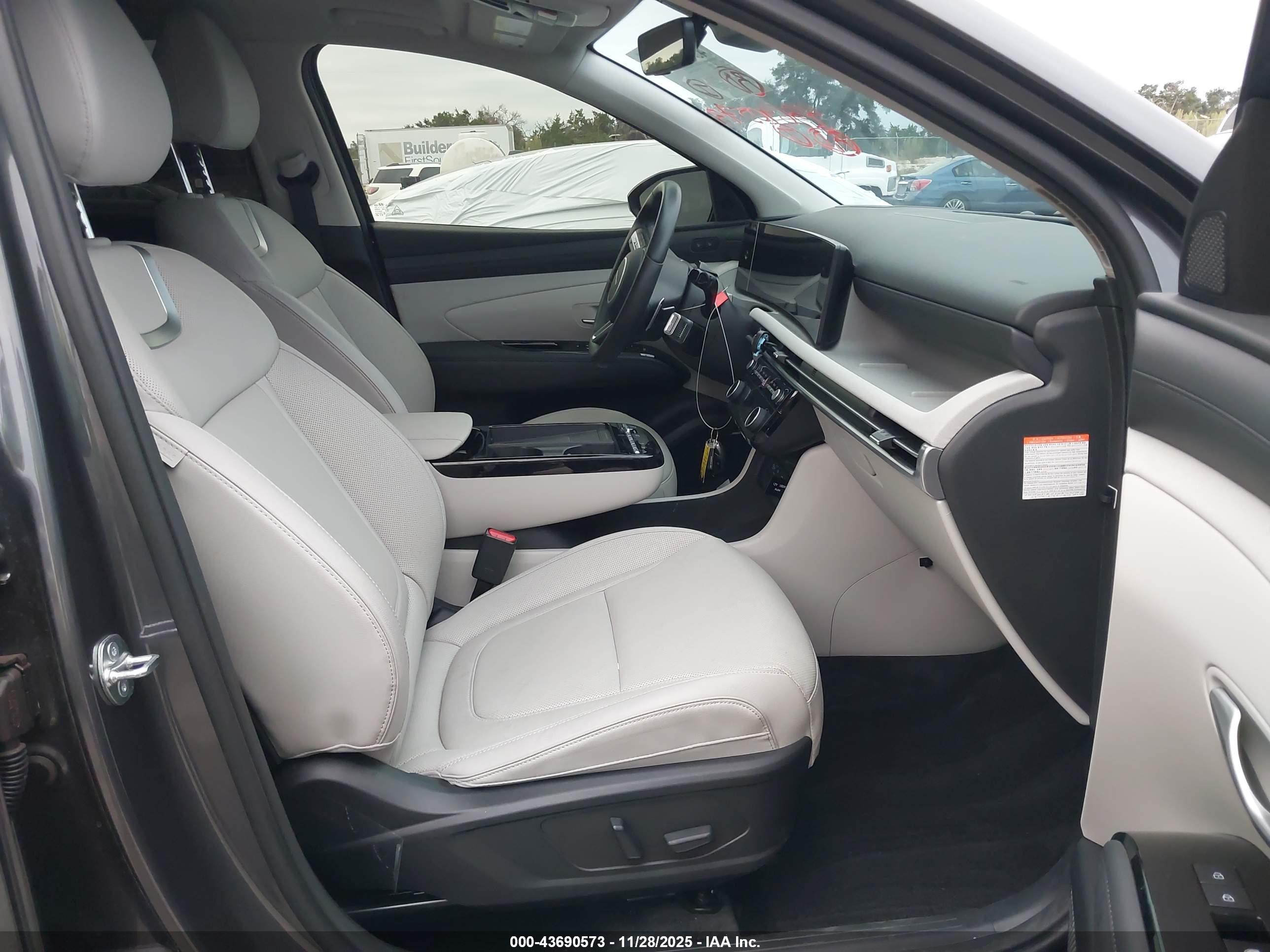 HYUNDAI TUCSON image 5