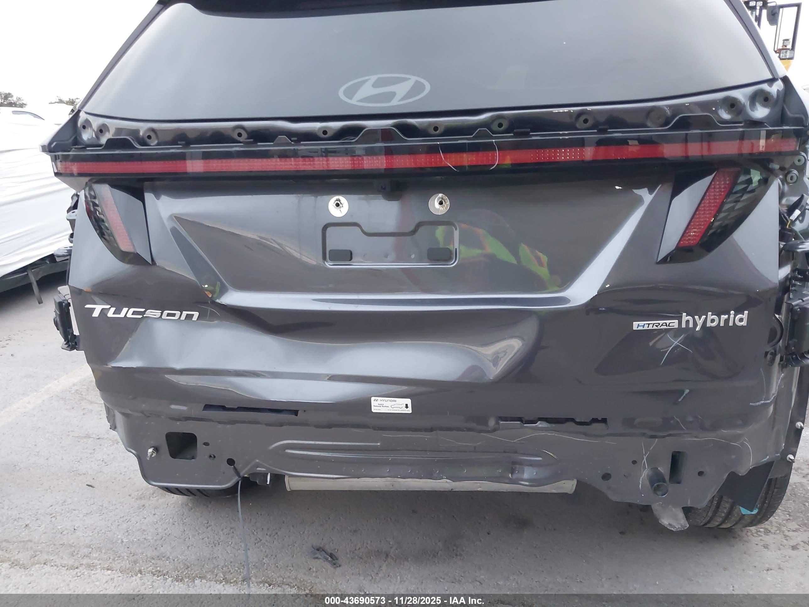 HYUNDAI TUCSON image 6