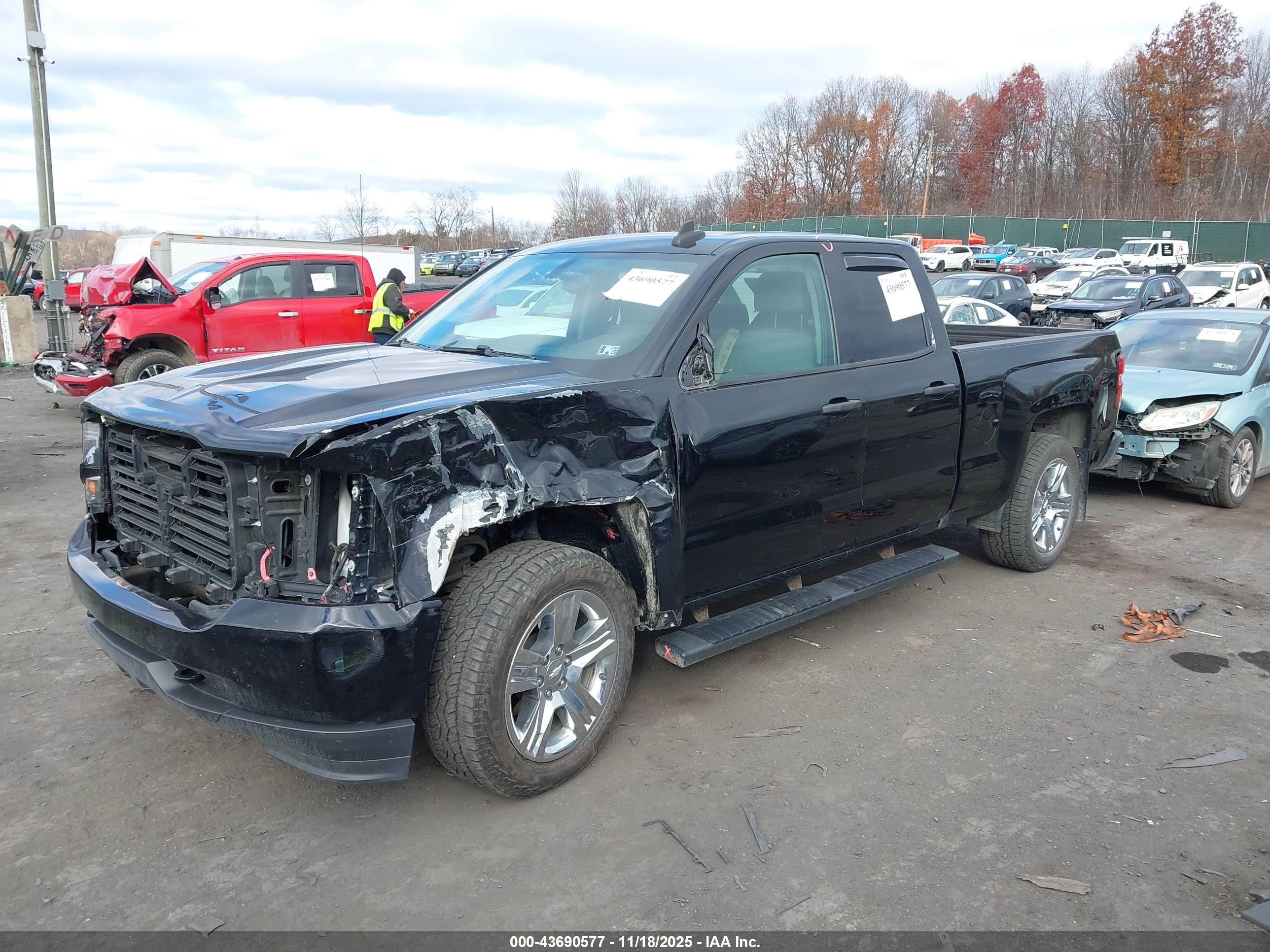CHEVROLET SILVERADO image 2