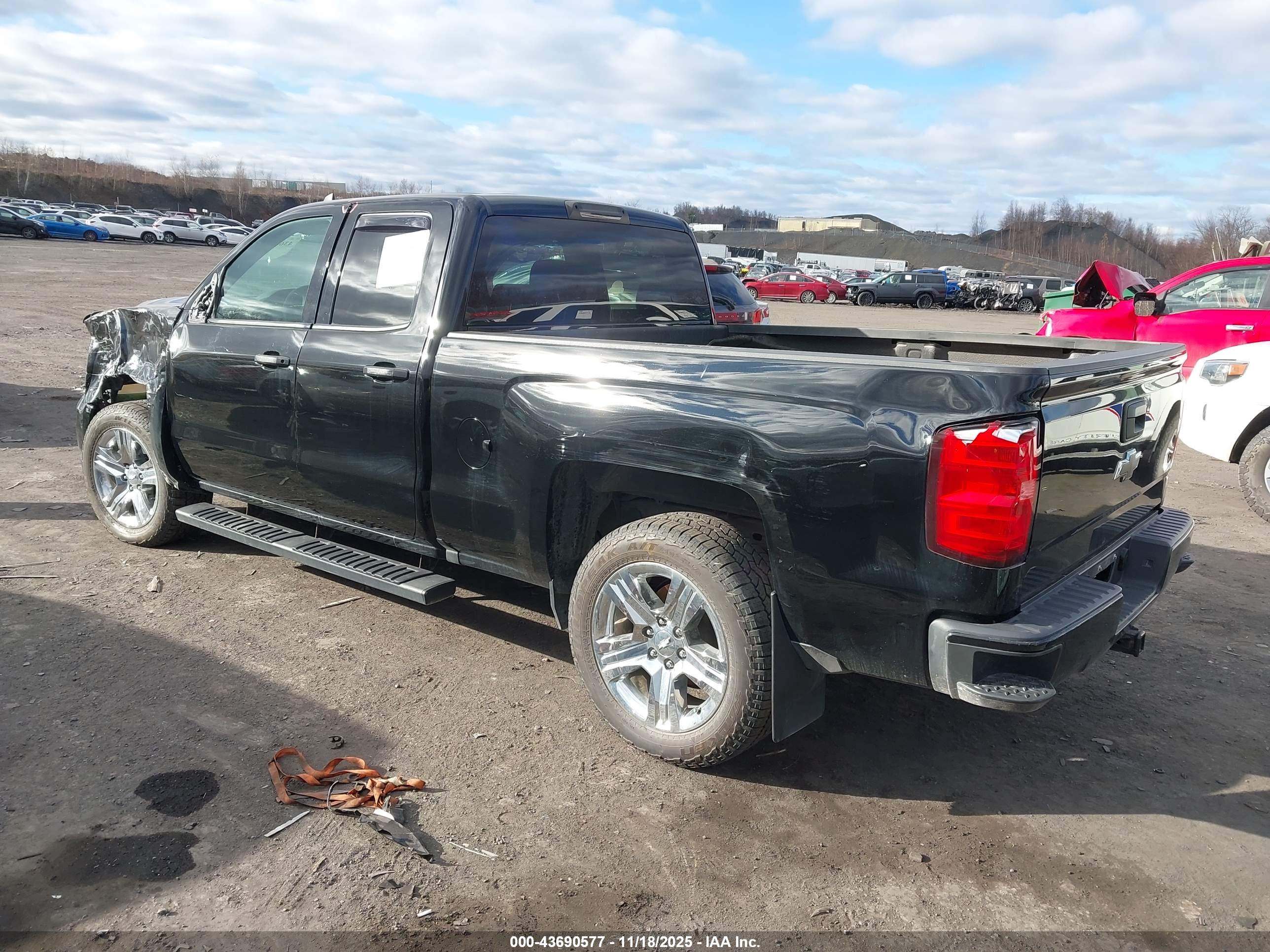 CHEVROLET SILVERADO image 3