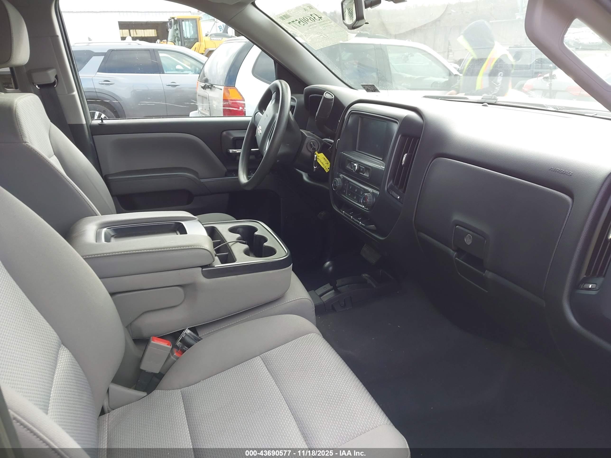CHEVROLET SILVERADO image 5