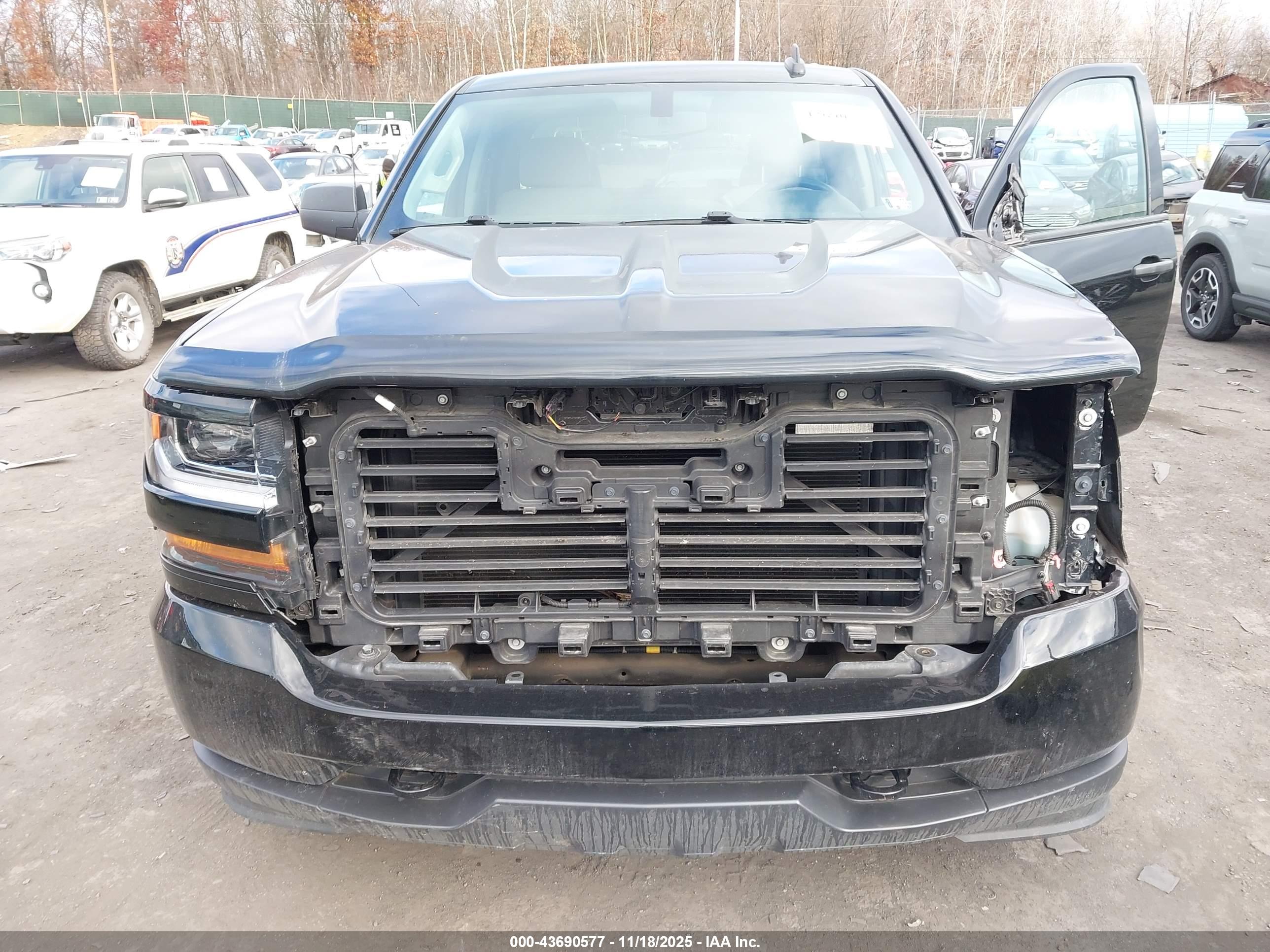 CHEVROLET SILVERADO image 6