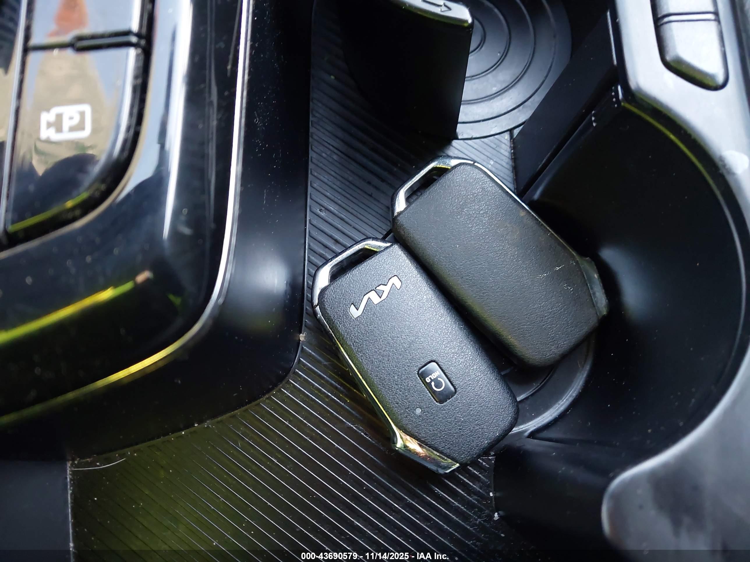KIA SPORTAGE image 11
