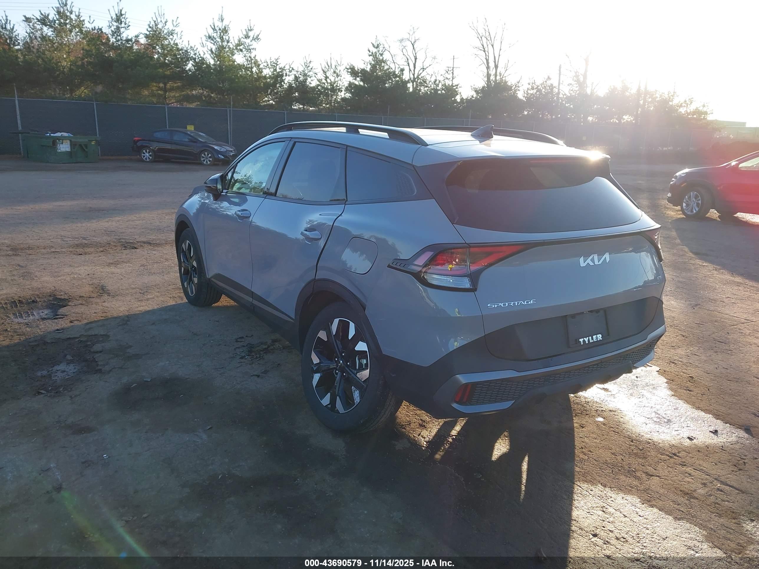 KIA SPORTAGE image 3