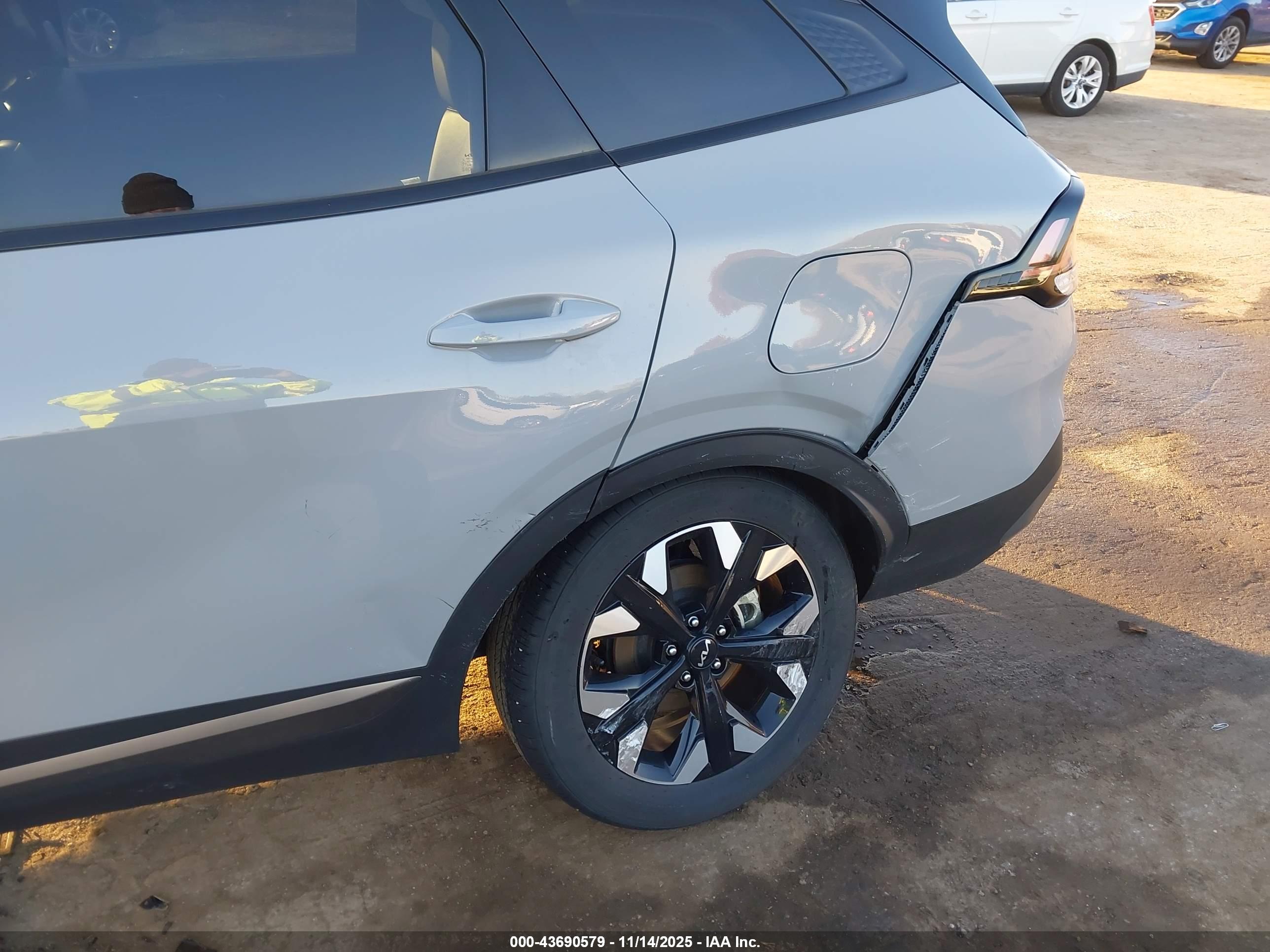 KIA SPORTAGE image 6
