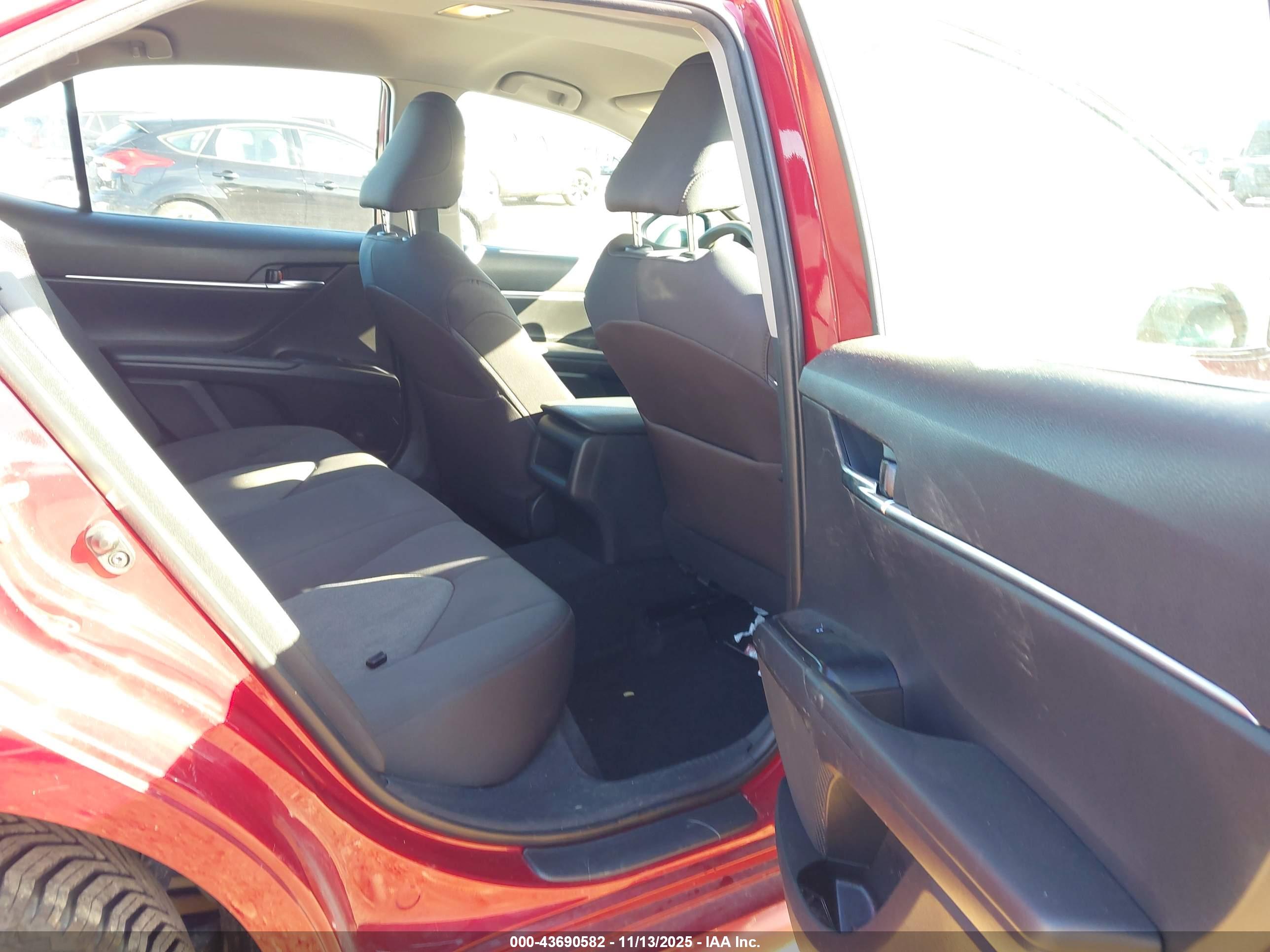 TOYOTA CAMRY image 8