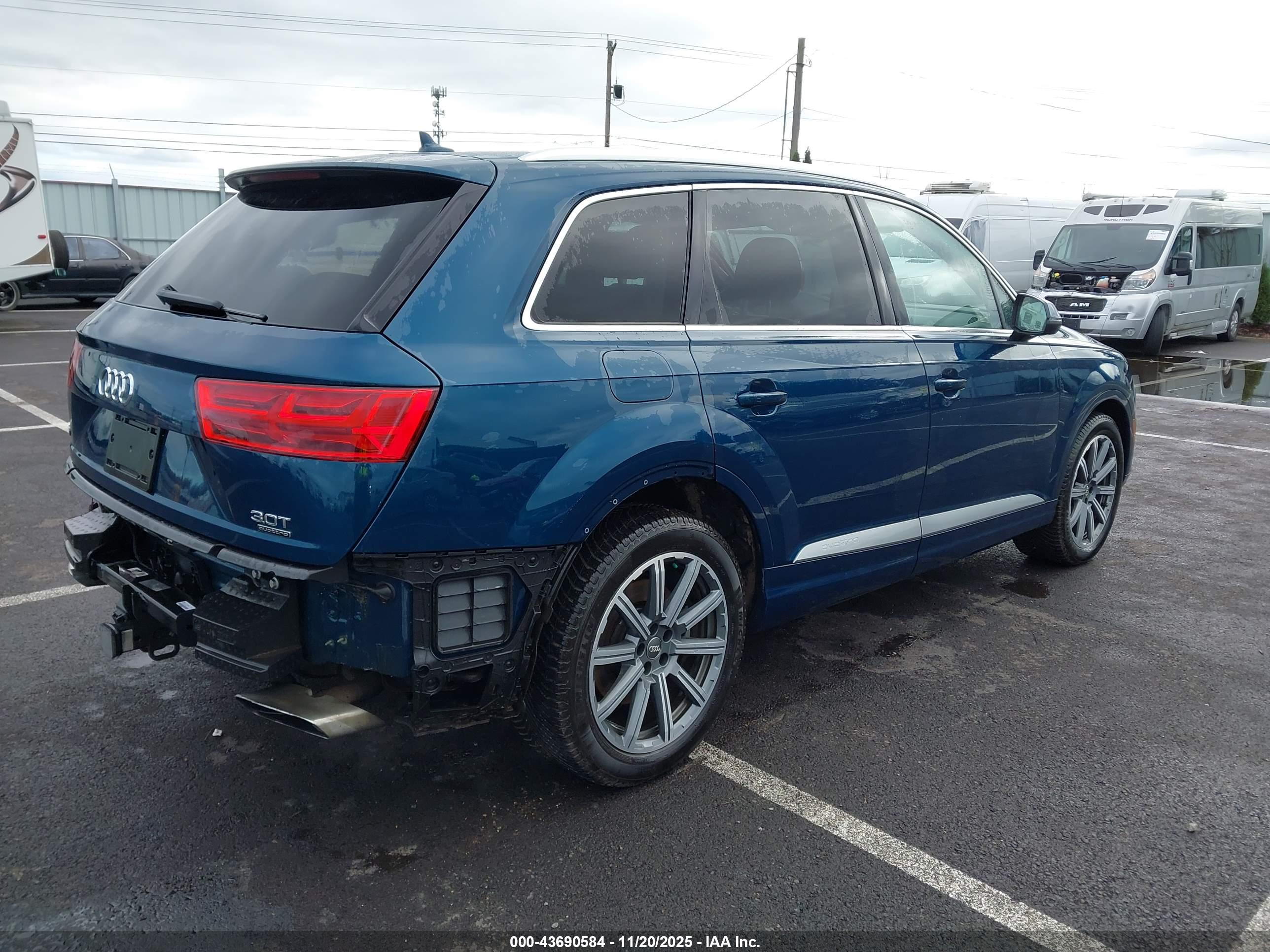 AUDI Q7 image 4