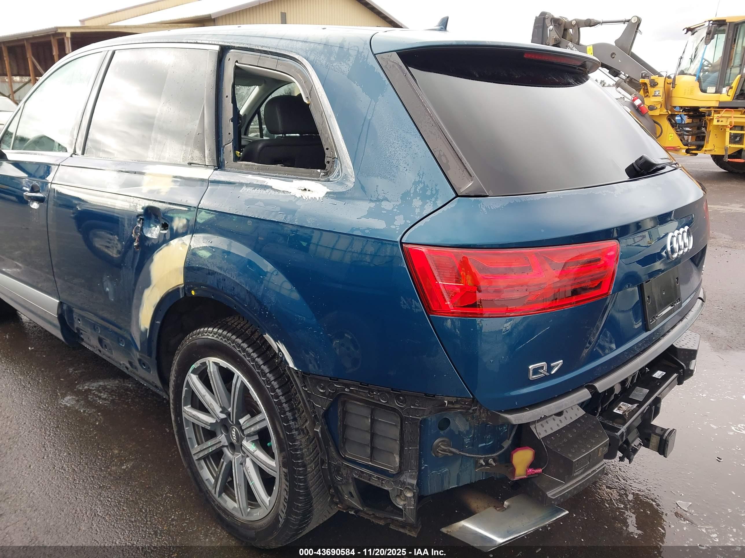 AUDI Q7 image 6