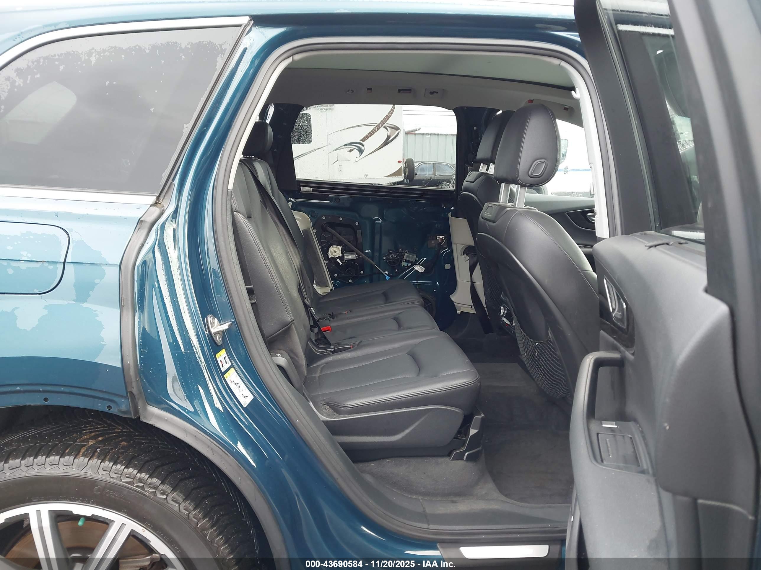 AUDI Q7 image 8