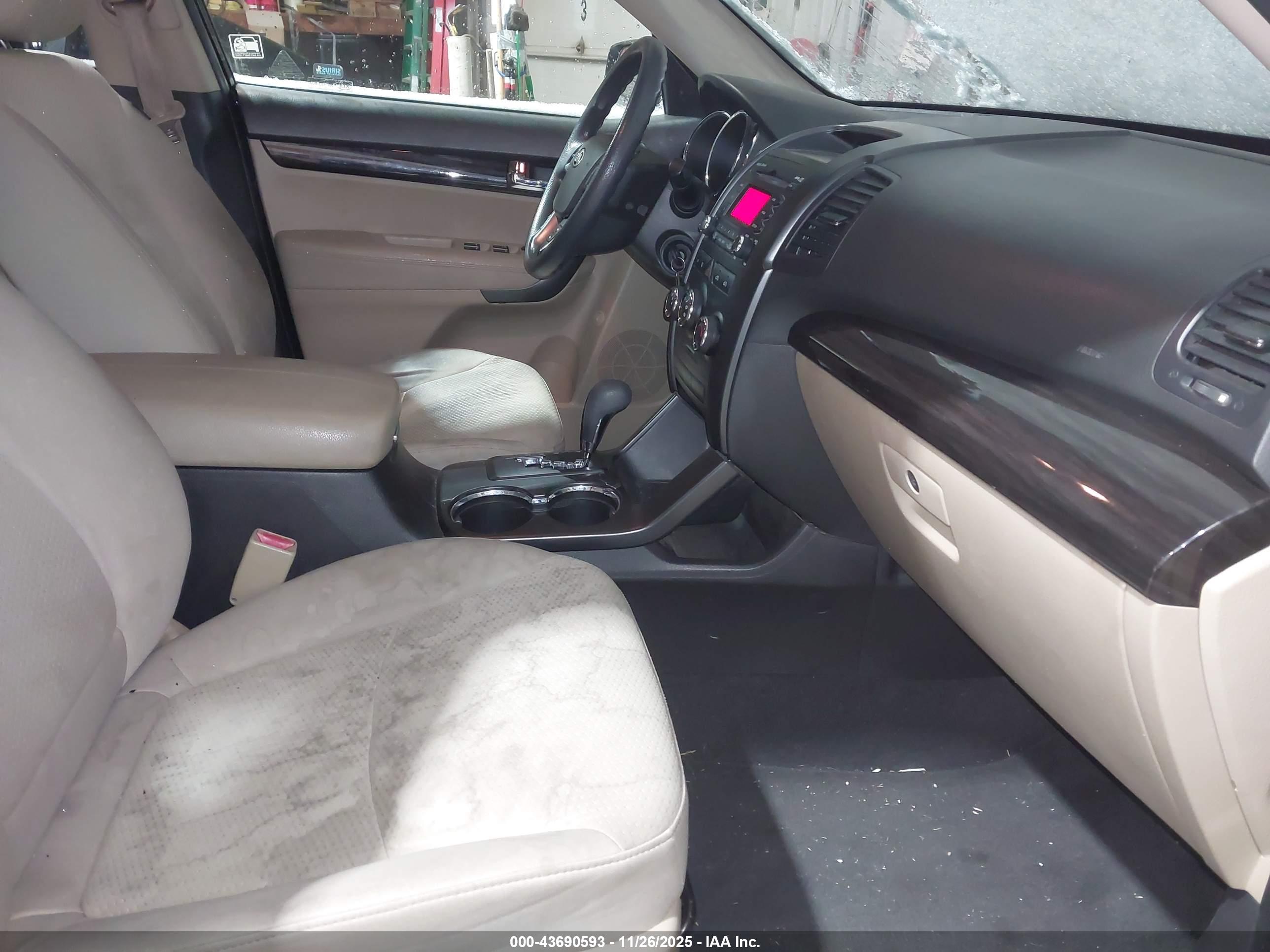 KIA SORENTO image 5