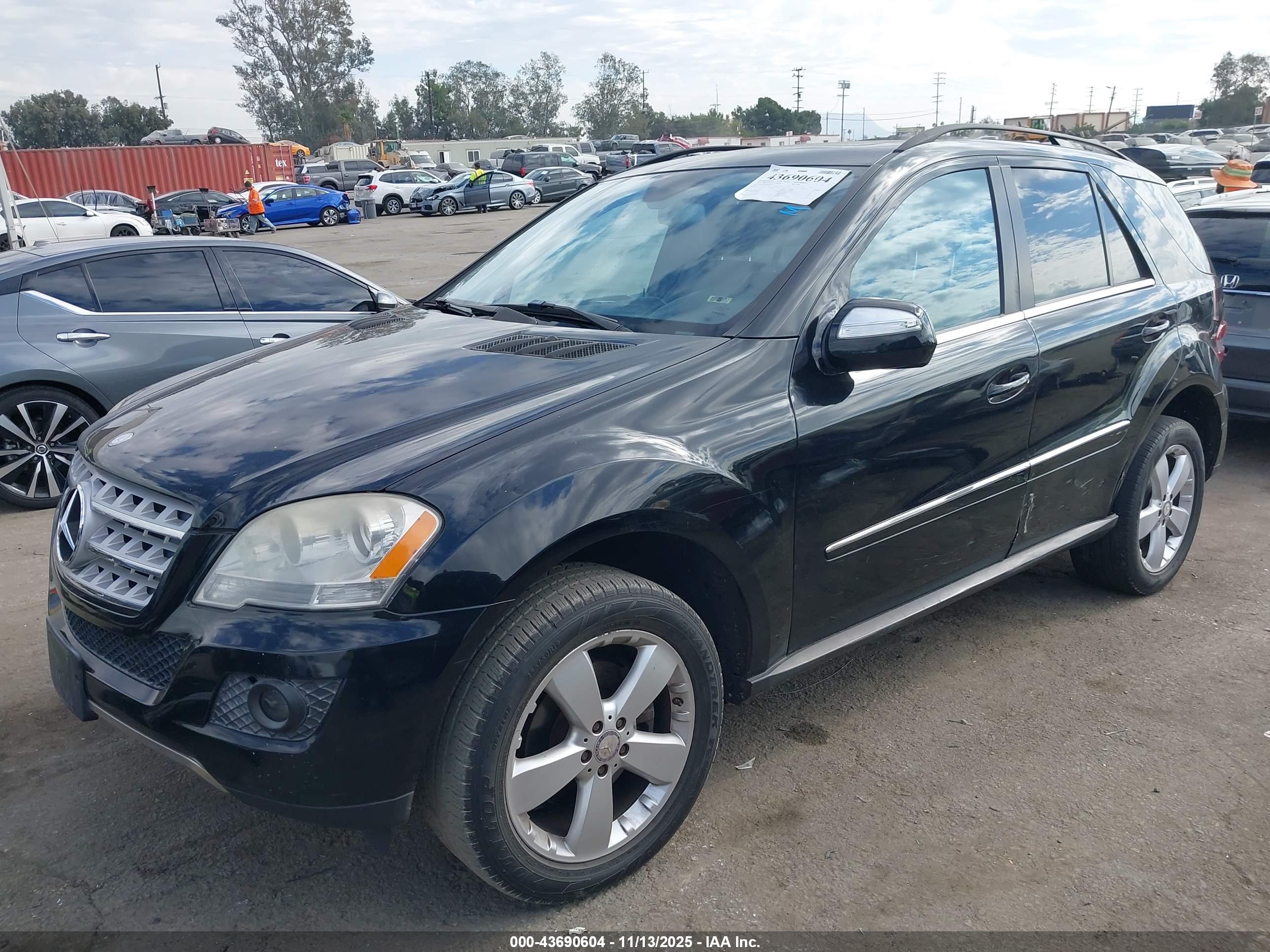 MERCEDES-BENZ ML image 2
